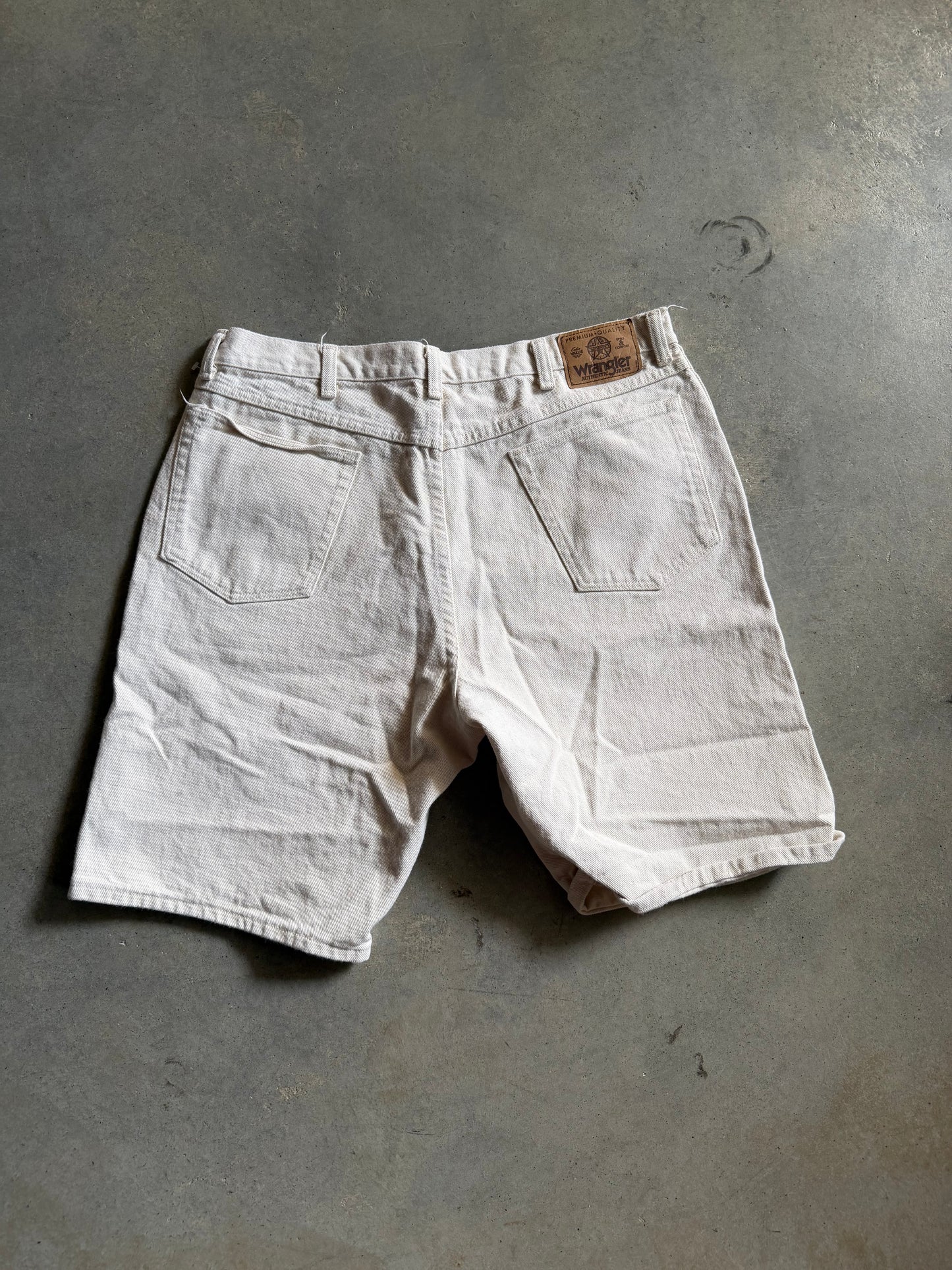 VTG Wrangler Cream Shorts Sz 38