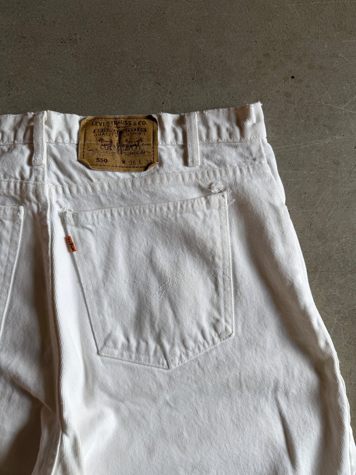 VTG Levi's 550 Orange Tag White Jeans Sz 36x32