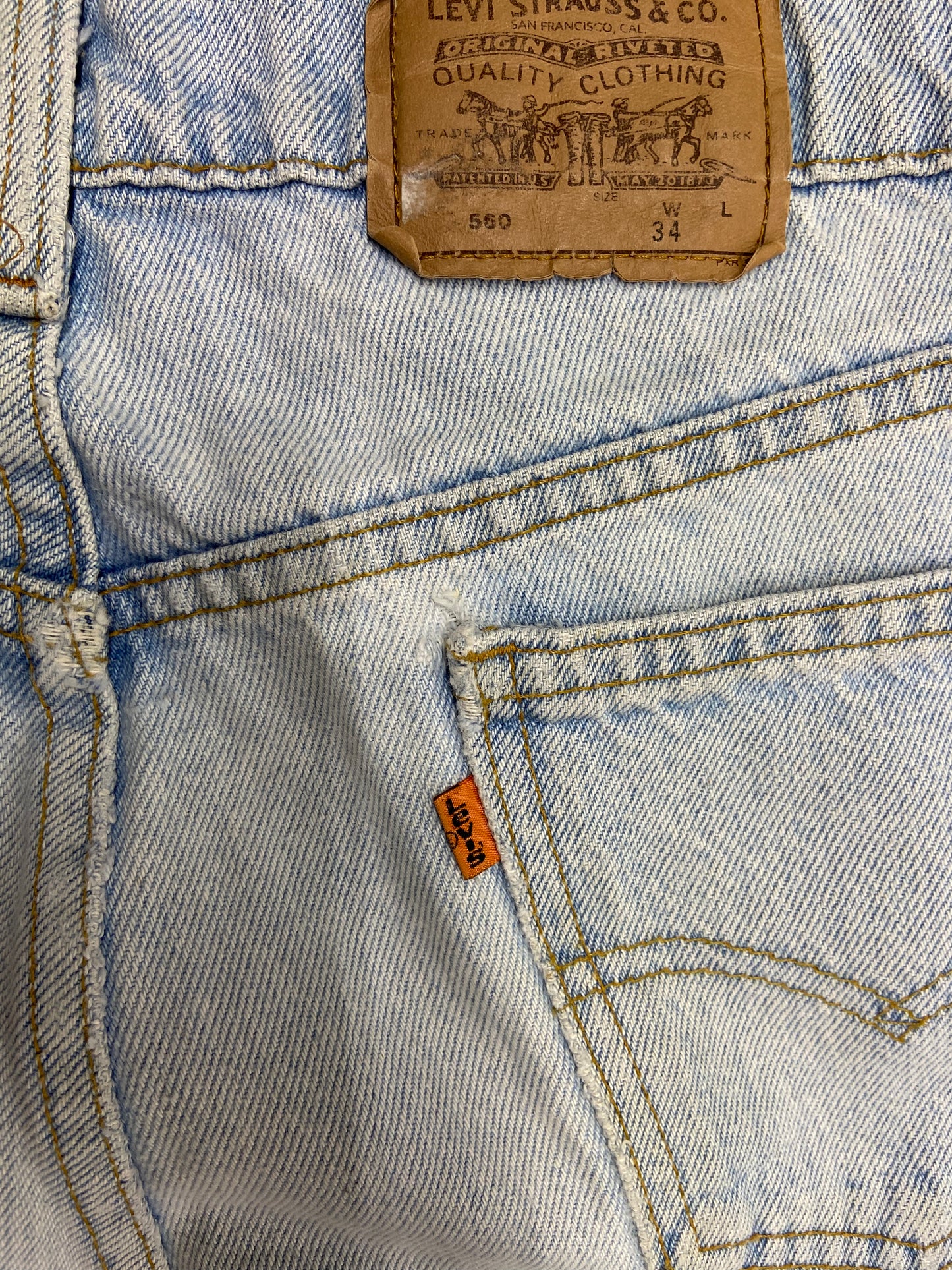 Load image into Gallery viewer, VTG Levi&amp;#39;s Orange Tab Lightwash Jeans Sz 35x27
