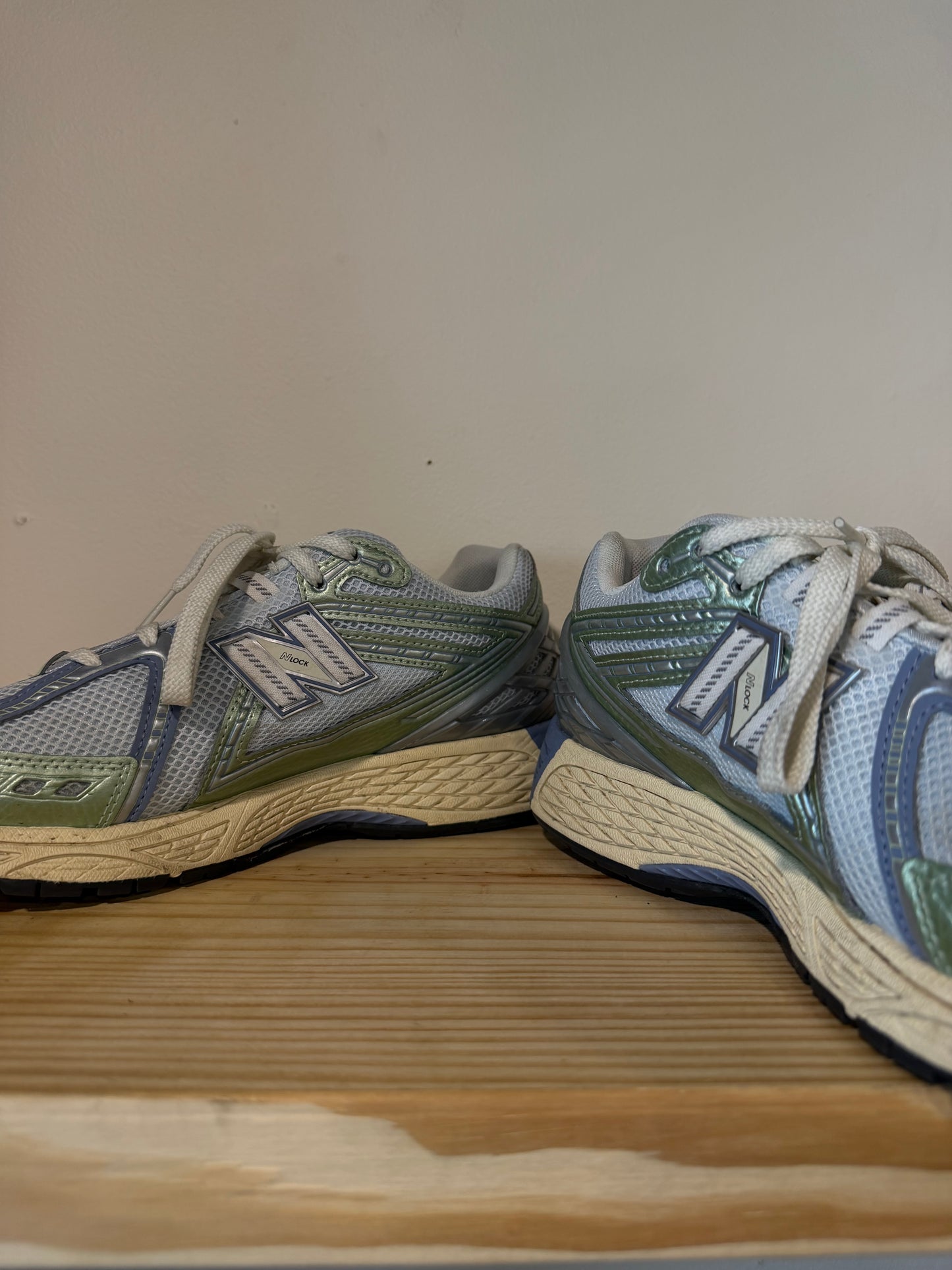 Preowned New Balance 1906R Ice Blue Melon Water Sz 11M/12.5W