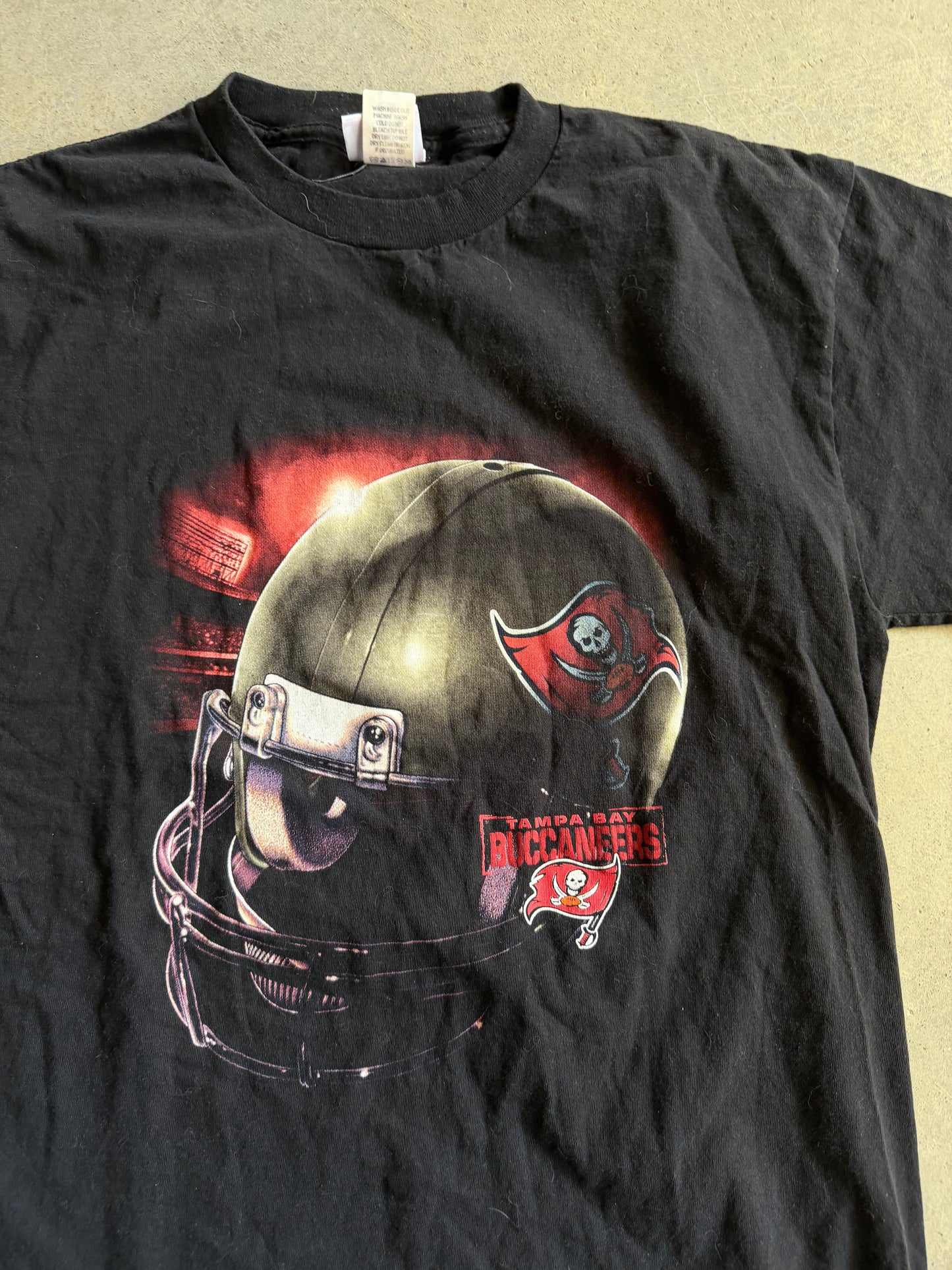 Tampa Bay Buccaneers Helmet Tee Sz L