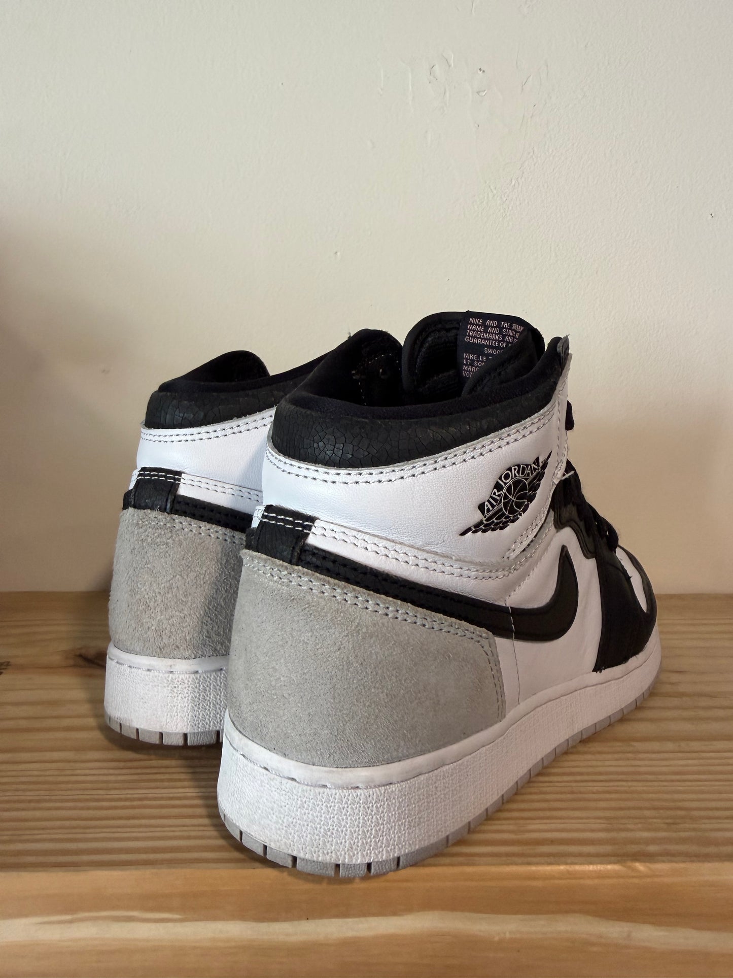 Preowned Jordan 1 Retro High OG Bleached Coral (GS) Sz 7Y/8.5W