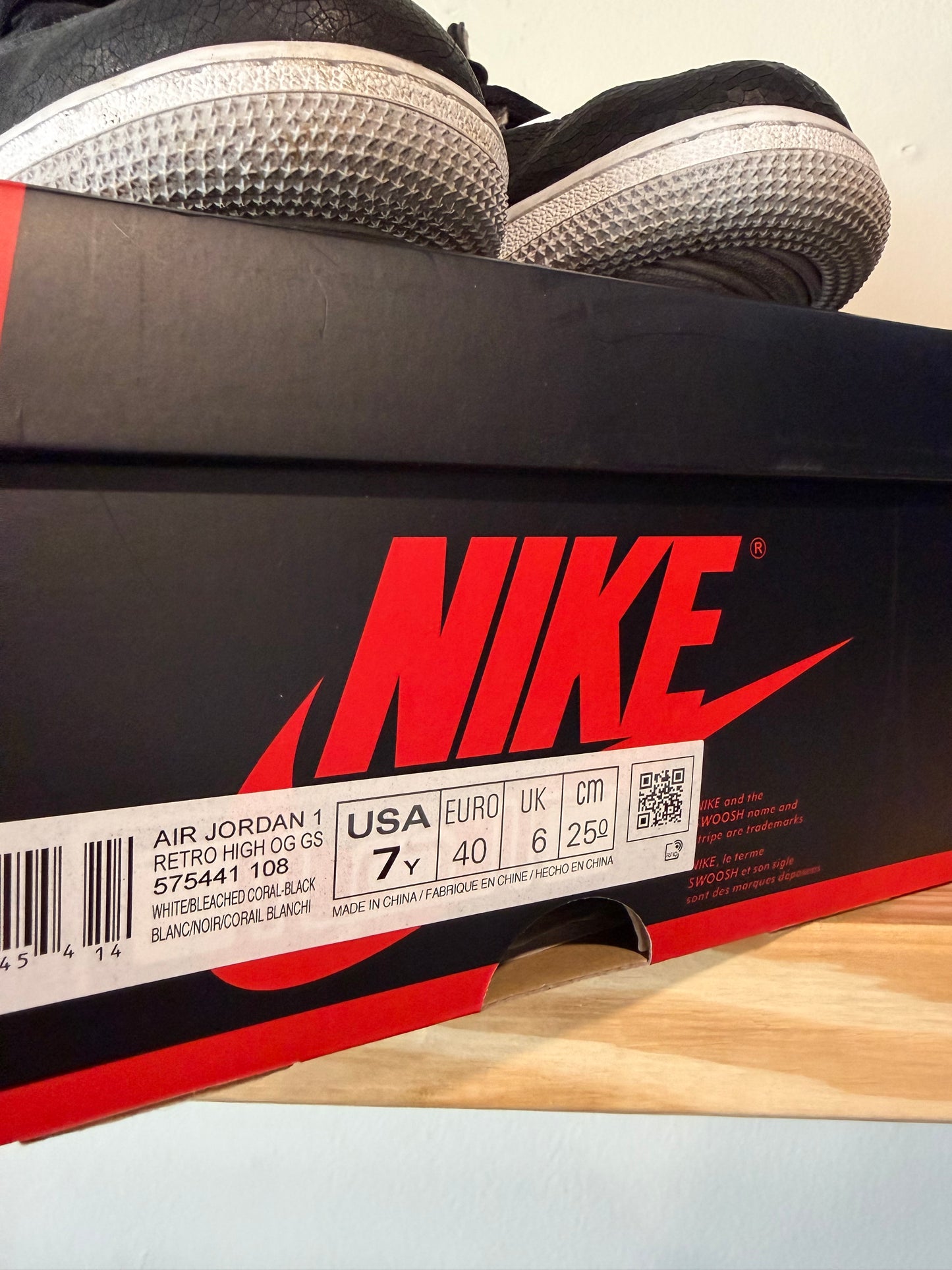 Preowned Jordan 1 Retro High OG Bleached Coral (GS) Sz 7Y/8.5W