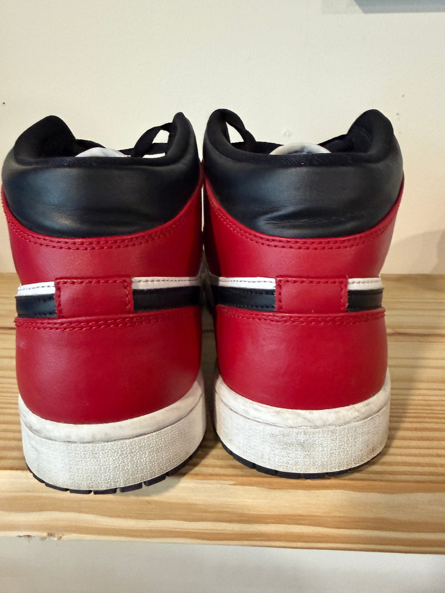 Preowned Air Jordan 1 Mid 'Chicago Black Toe' Sz 10