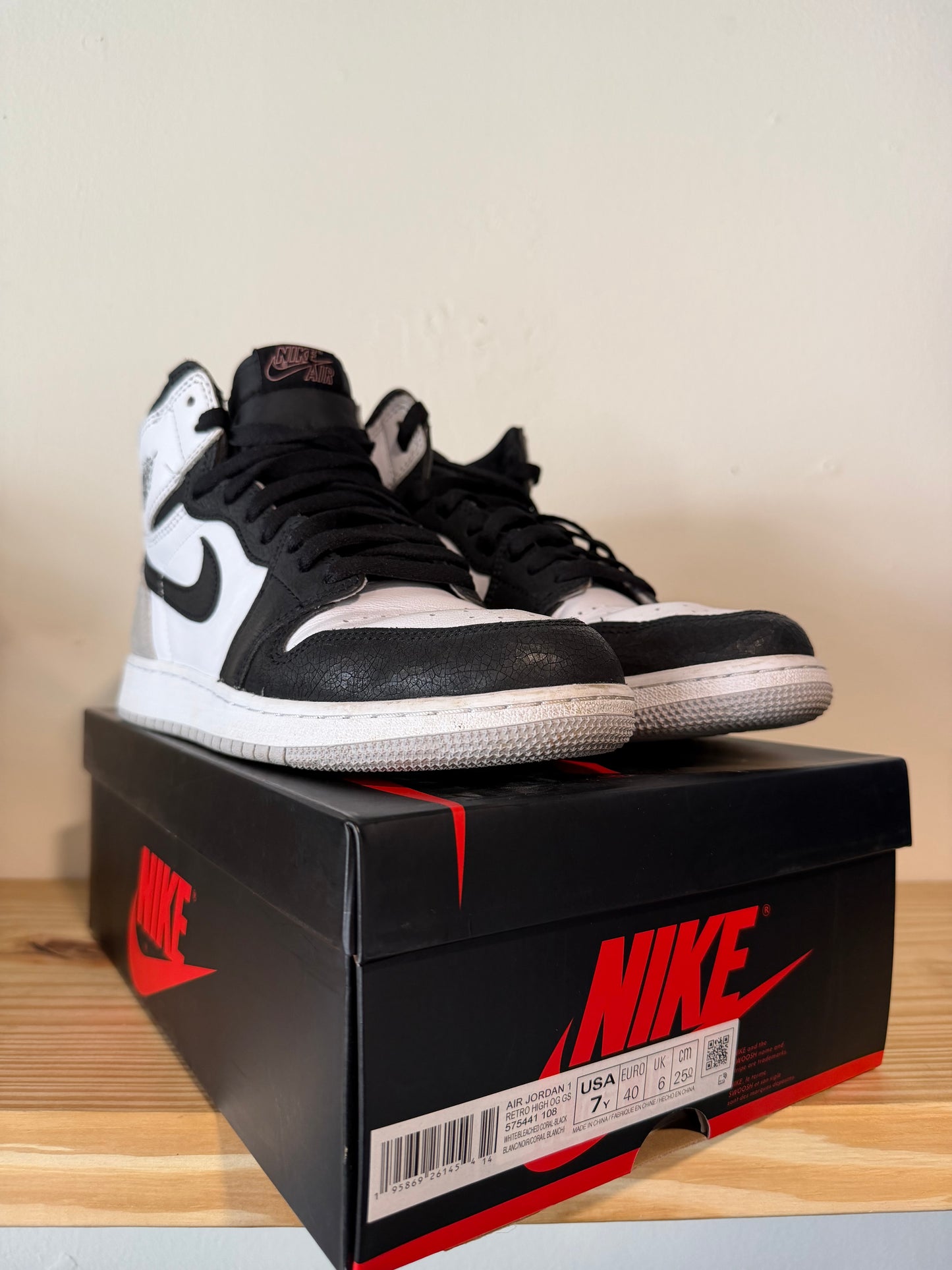 Preowned Jordan 1 Retro High OG Bleached Coral (GS) Sz 7Y/8.5W