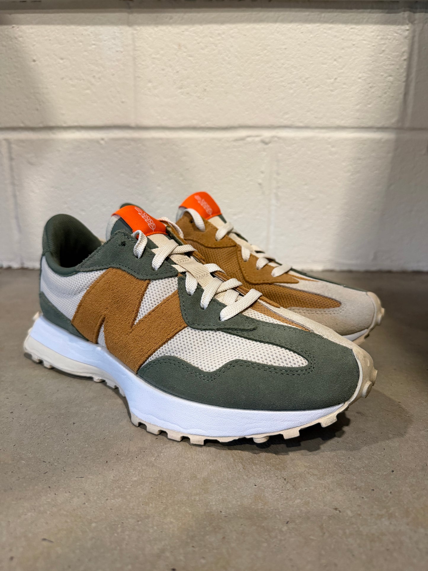 Preowned New Balance Todd Snyder 327 Farmer’s Market Wheat Size 9M/10.5W