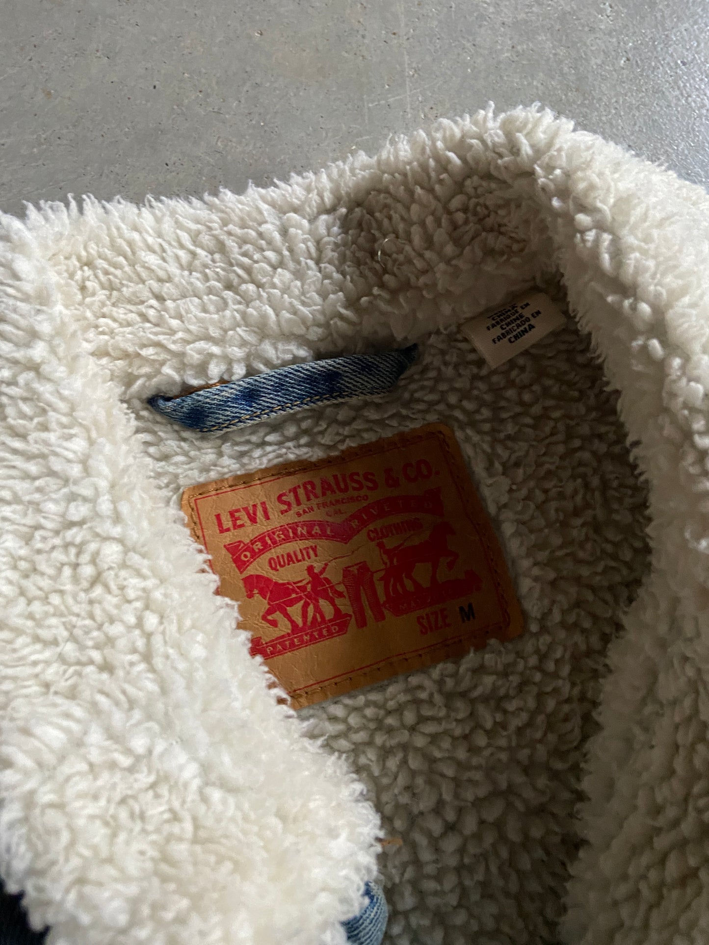 Levis Light Wash Denim Sherpa Jacket Sz M