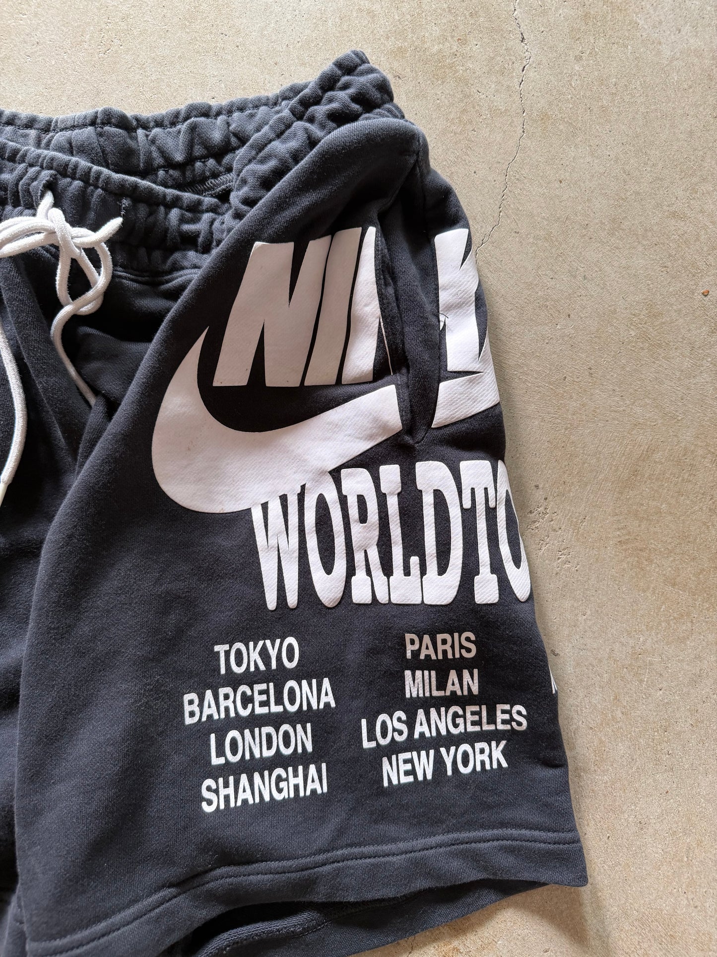 Nike World Tour Black Shorts Sz M