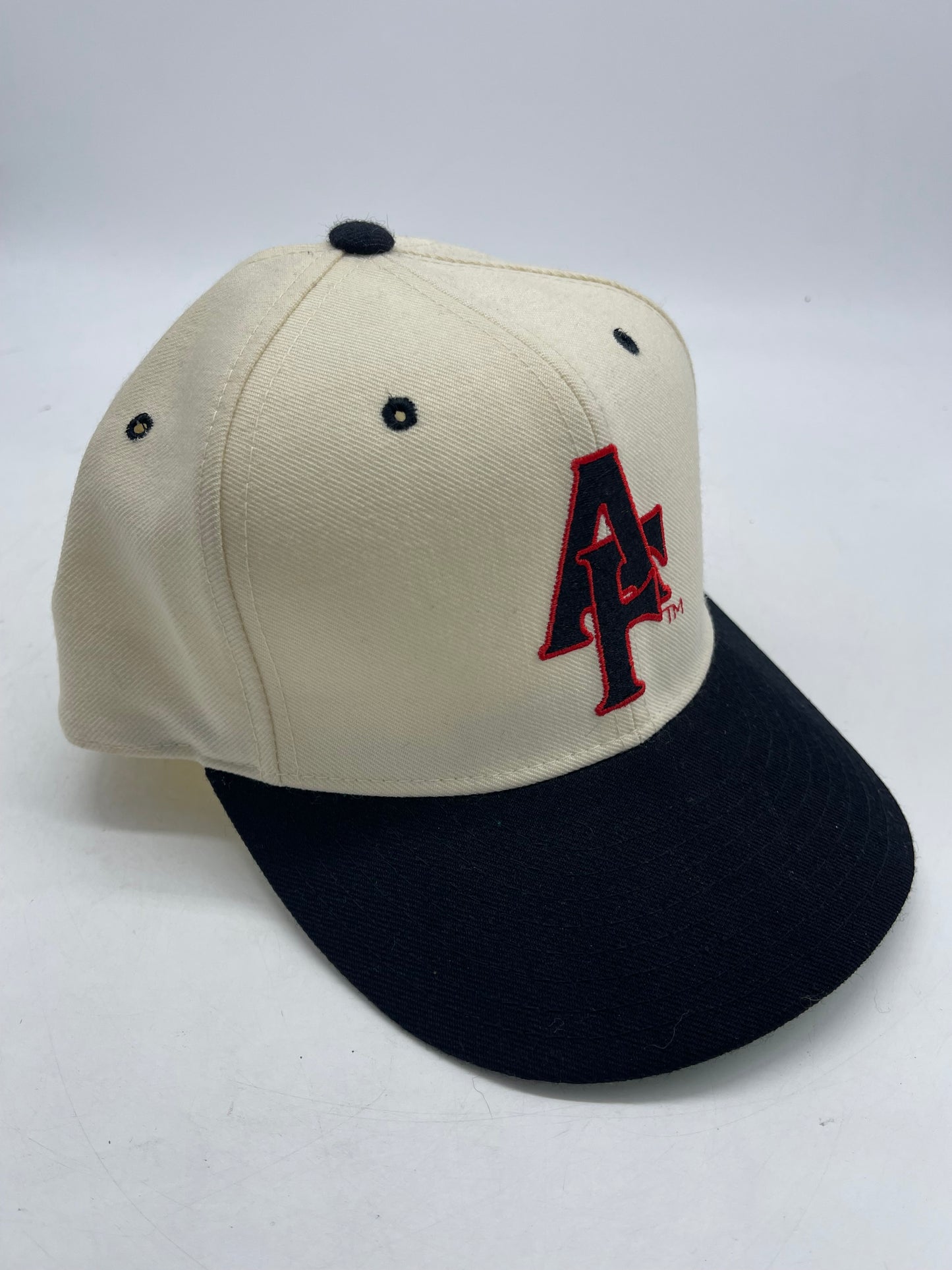 Load image into Gallery viewer, VTG 90s Atlanta Falcons Cream Fitted Hat Sz 7 1/4
