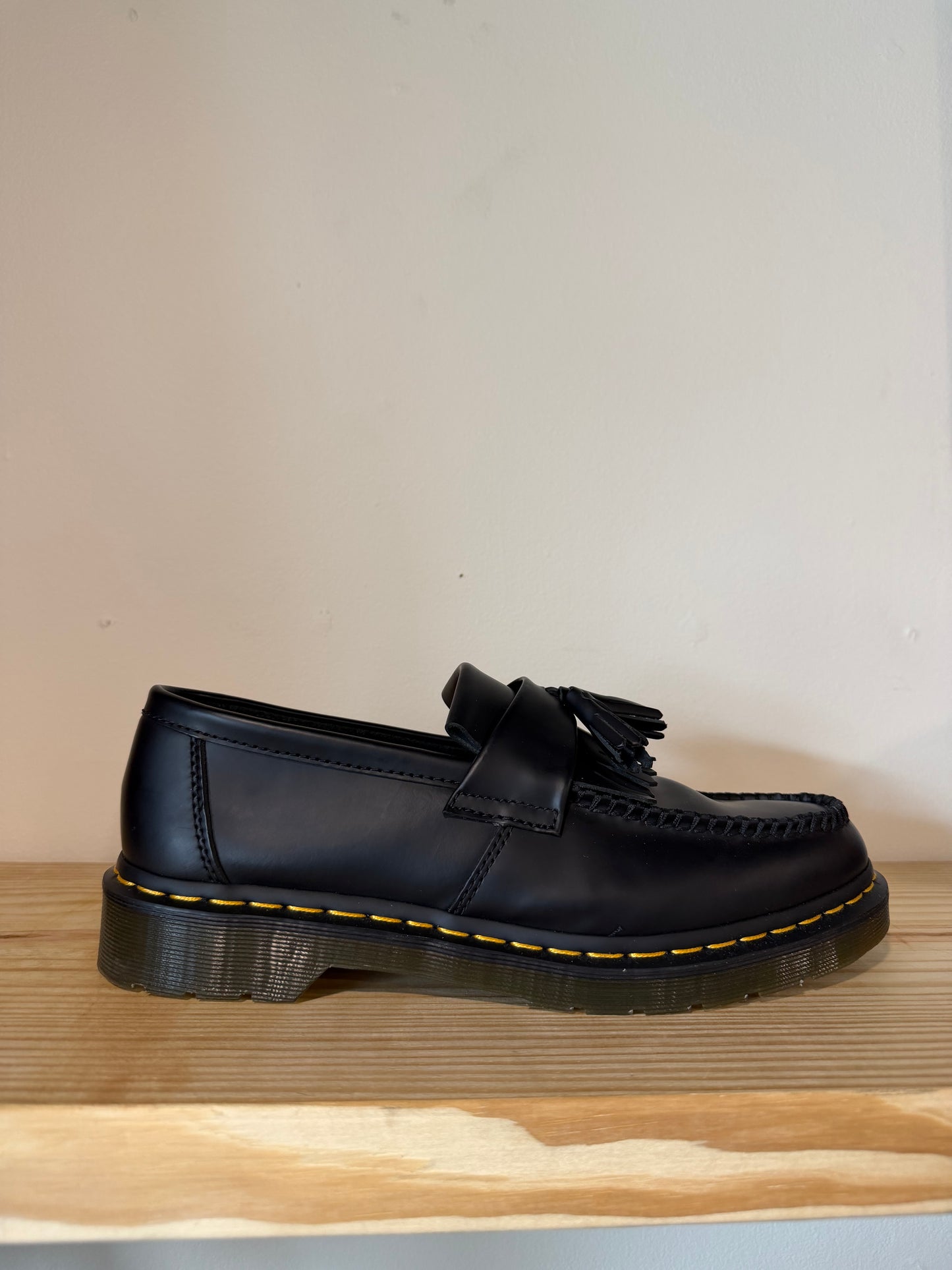Preowned Dr. Martens Made In England Adrian Tassel Loafer Black Sz 11M/12.5W