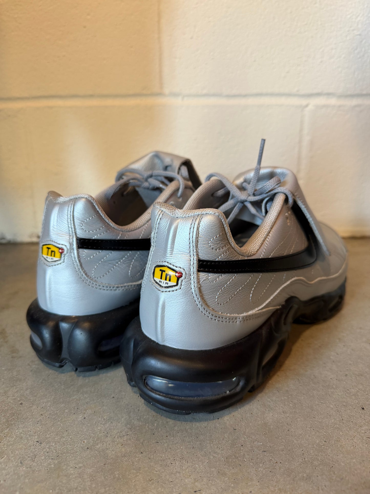 Preowned Nike Air Max Plus Shoes Wolf Gray Black HM6850-001 Sz 13M/14.5W