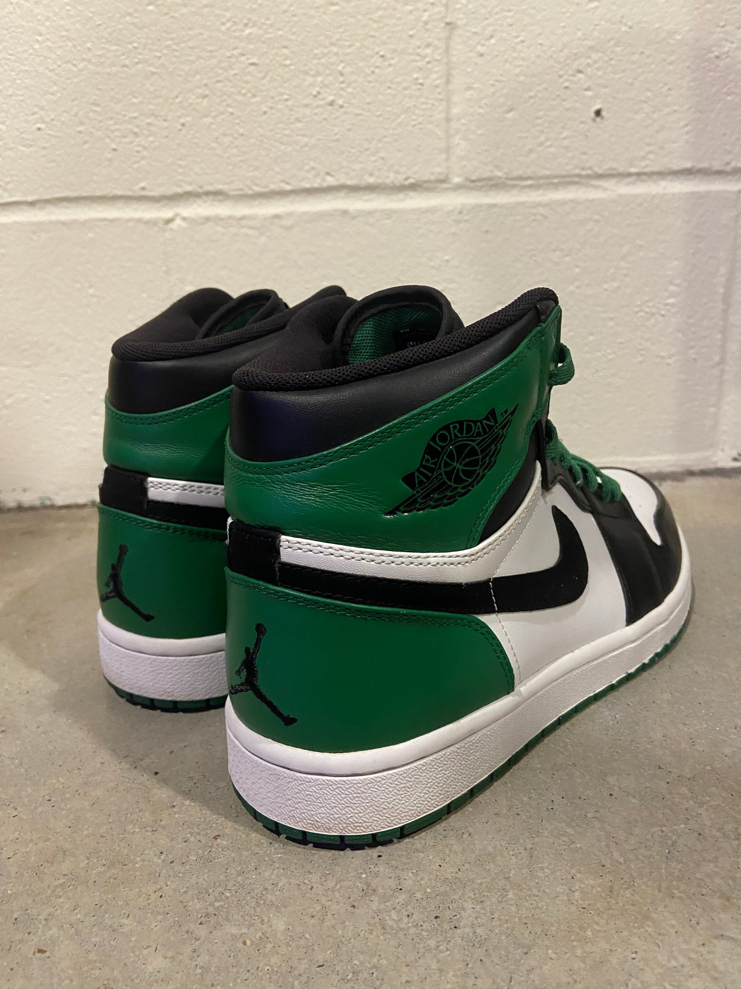 Preowned Jordan 1 Retro Defining Moments Celtics (DMP) Sz 10M/11.5W