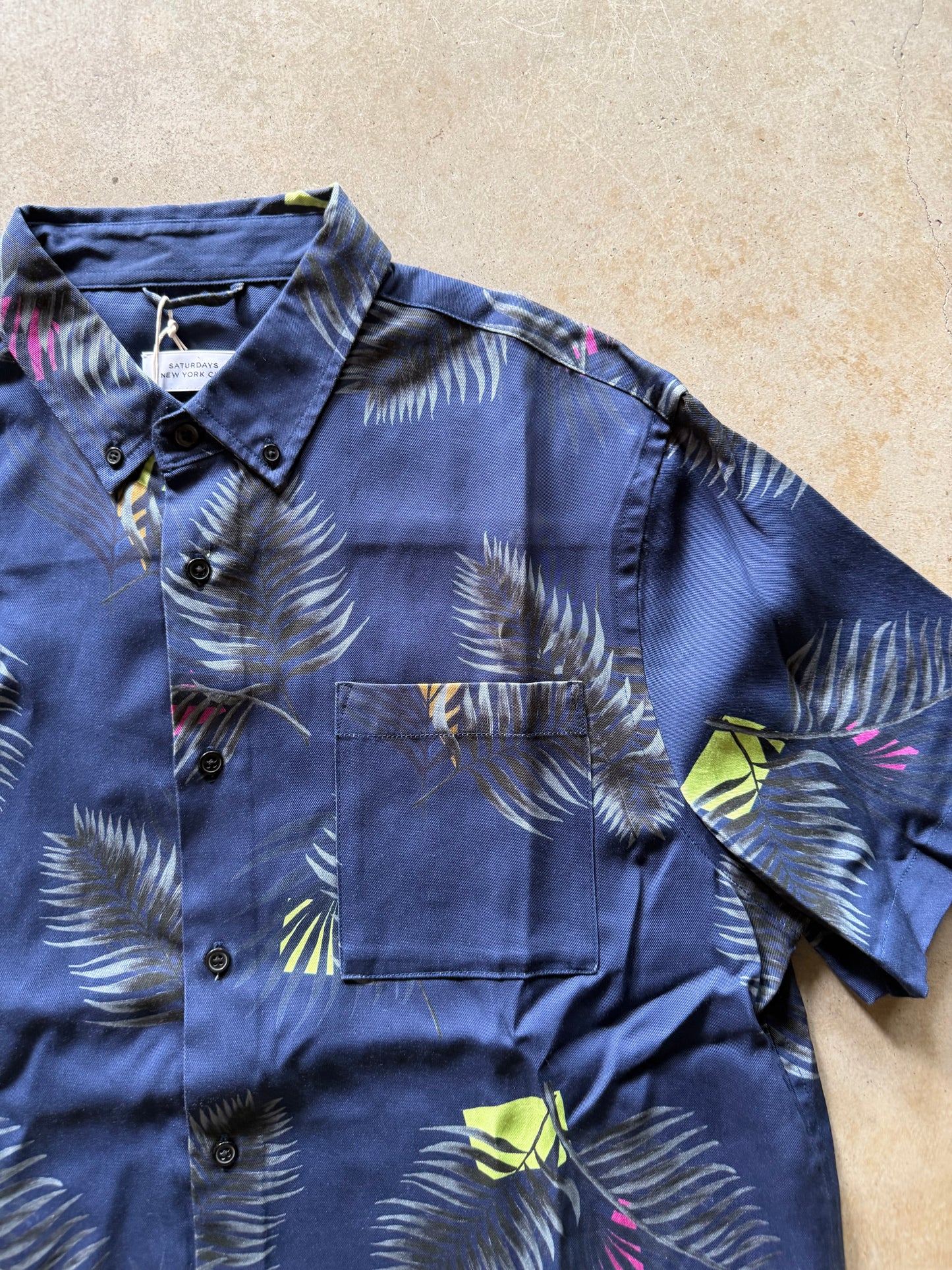 Saturday New York City Button Up Shirt Sz L