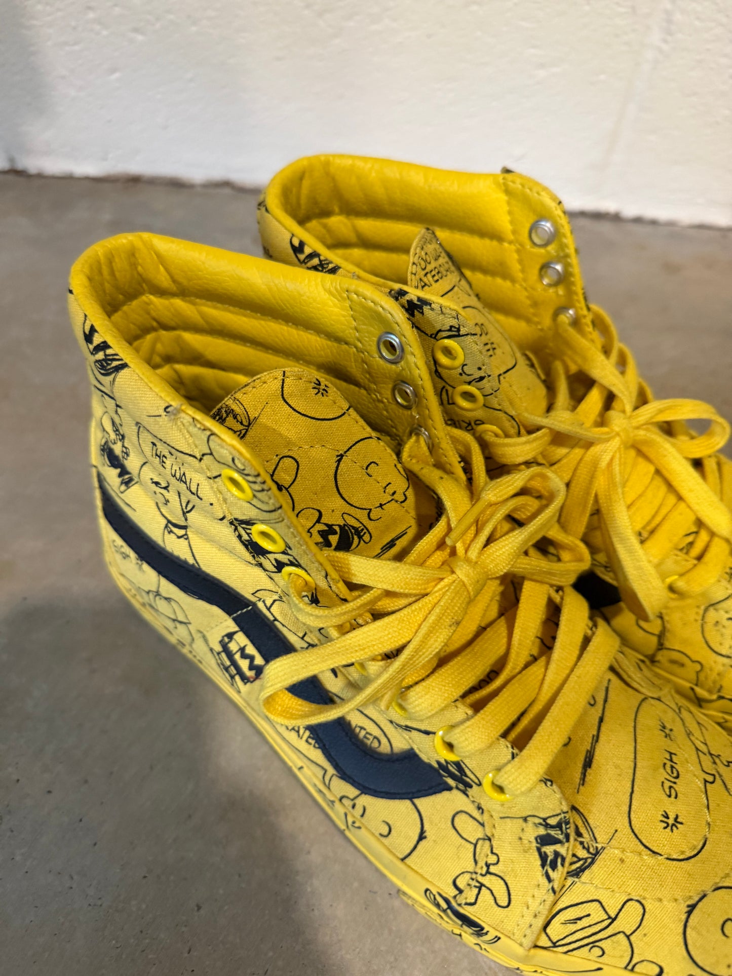 Preowned Vans Sk8-Hi Peanuts Charlie Brown Sz 8.5M/10W