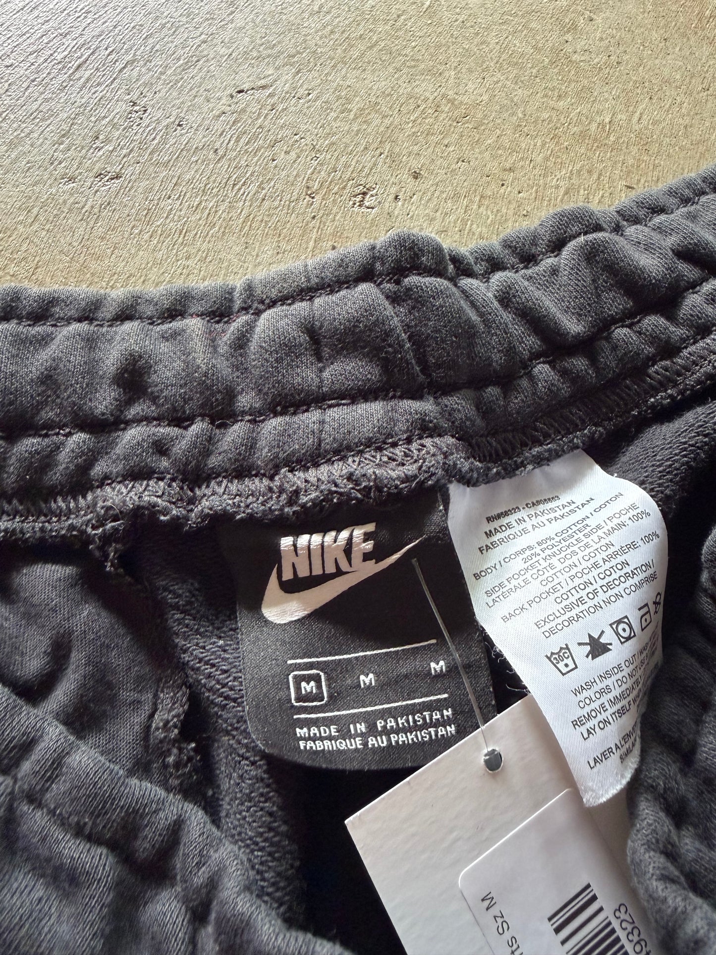 Nike World Tour Black Shorts Sz M
