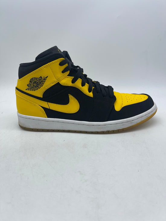 Load image into Gallery viewer, Preowned Air Jordan 1 Retro Mid &amp;#39;New Love&amp;#39; 2017 Sz 9.5M/11W
