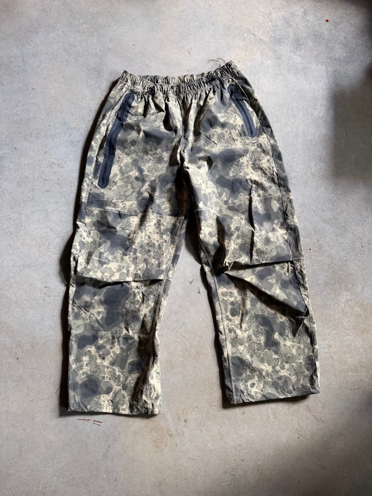 Nike Green Tech Camo Pants Sz L