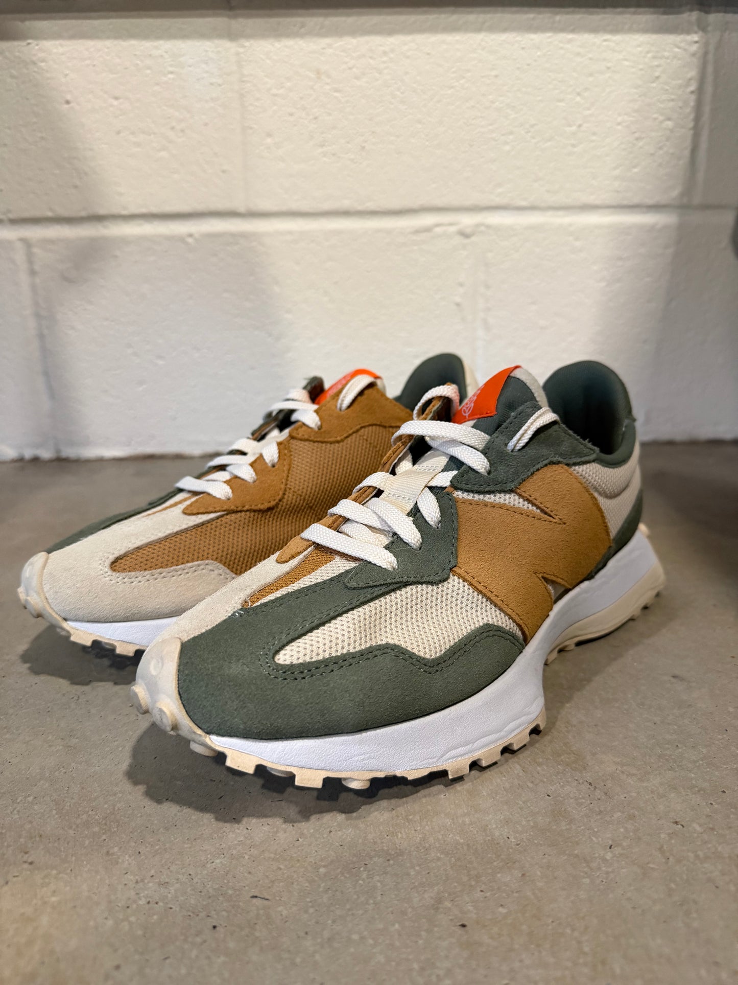 Preowned New Balance Todd Snyder 327 Farmer’s Market Wheat Size 9M/10.5W