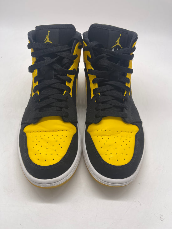 Load image into Gallery viewer, Preowned Air Jordan 1 Retro Mid &amp;#39;New Love&amp;#39; 2017 Sz 9.5M/11W

