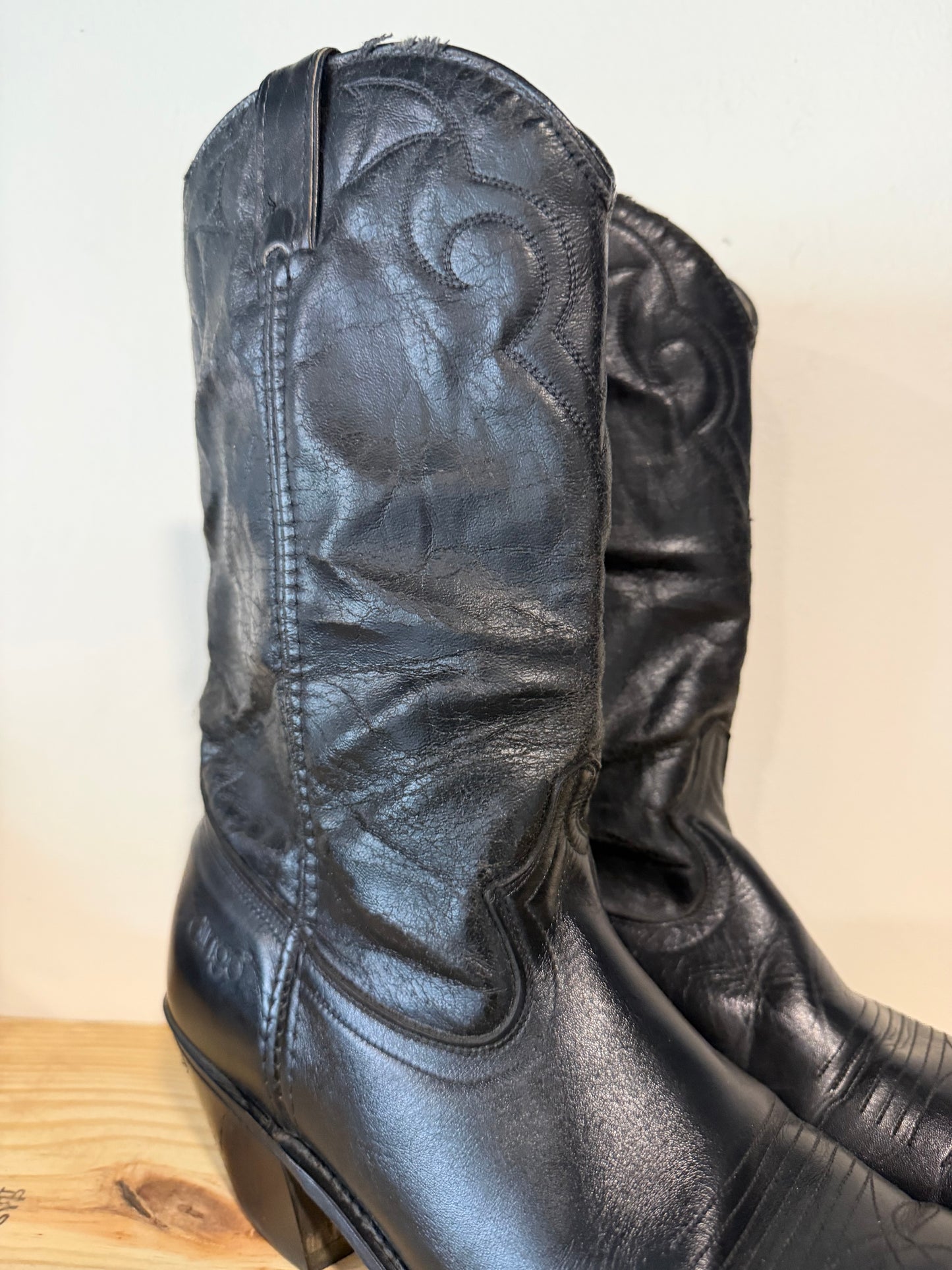 Preowned Dingo Black Boots Size 11D 102001 5910