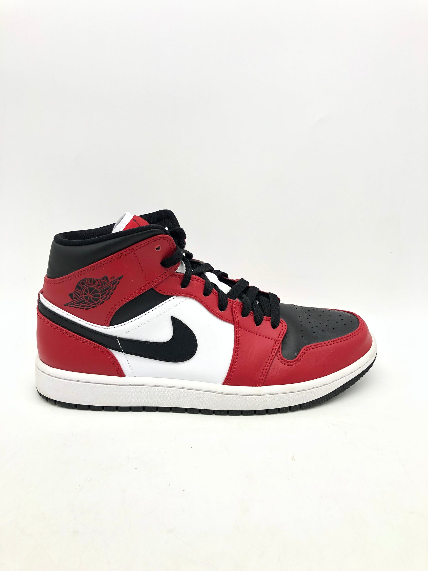 Load image into Gallery viewer, Preowned Air Jordan 1 Mid &amp;#39;Chicago Black Toe&amp;#39; Sz 9.5M/11W 554724-069
