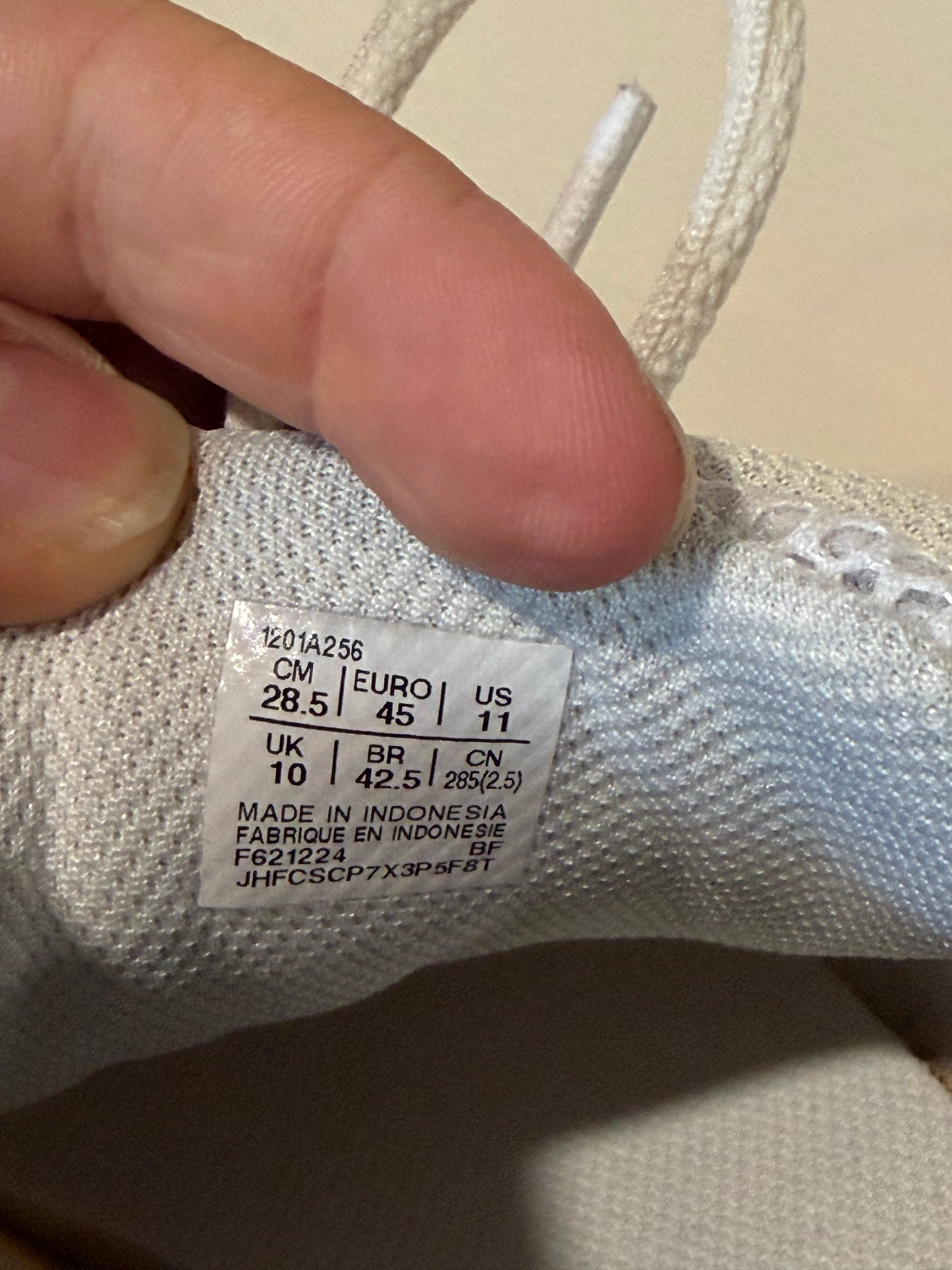 Preowned Asics 1130 White/Black Sz 11M/12.5W