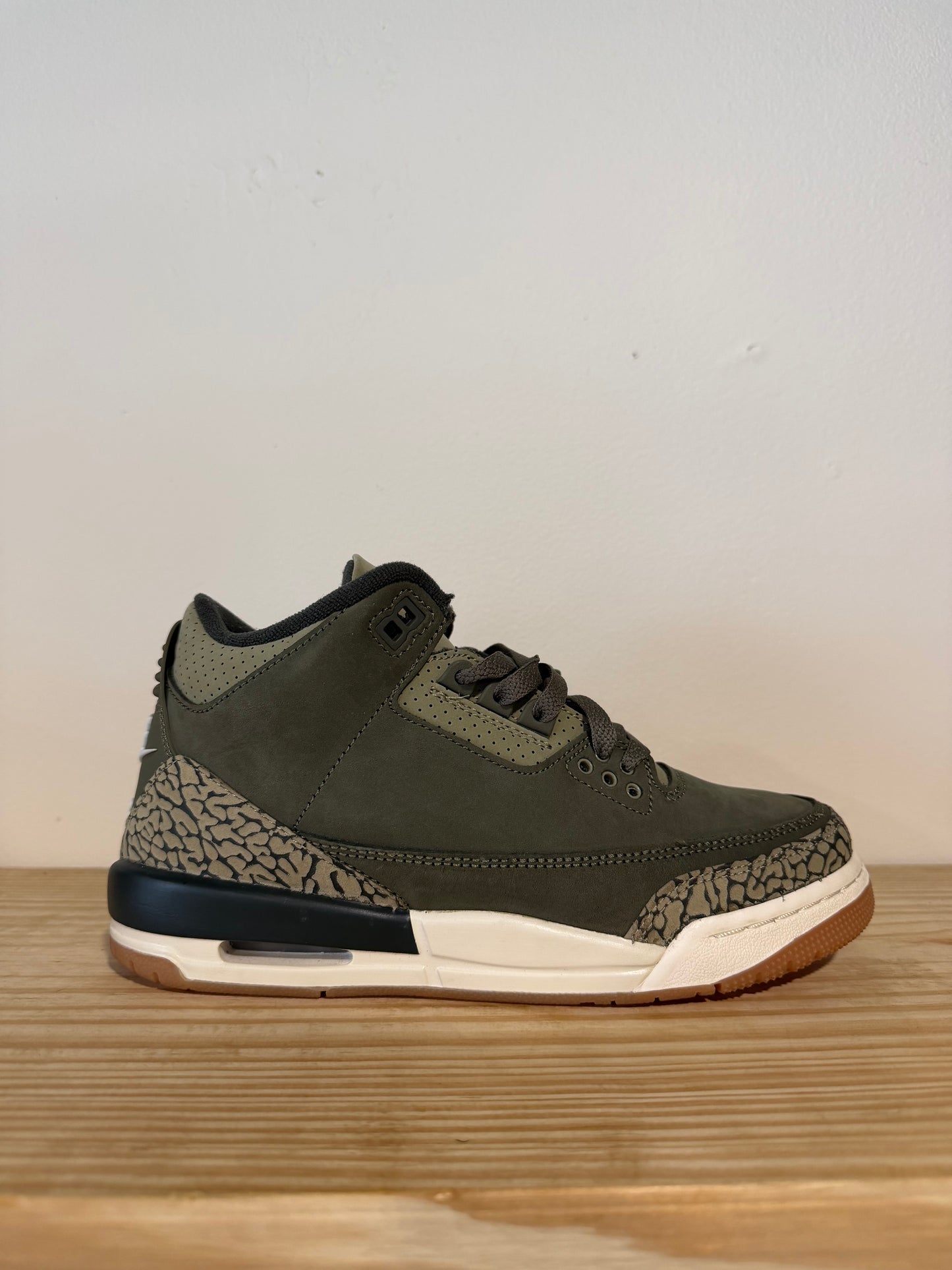 Preowned Jordan 3 Retro Family Affair (GS) Sz 5.5Y
