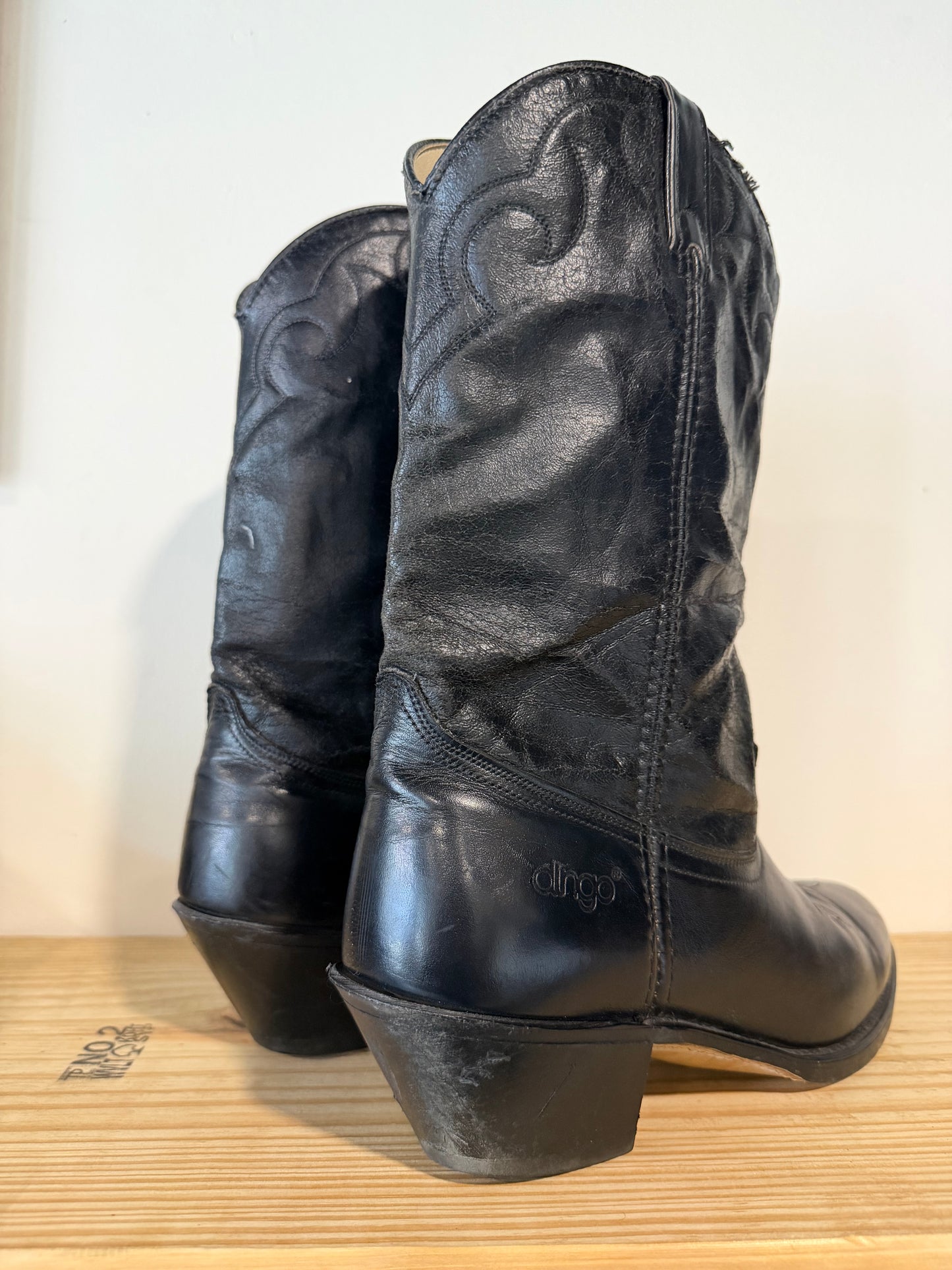 Preowned Dingo Black Boots Size 11D 102001 5910