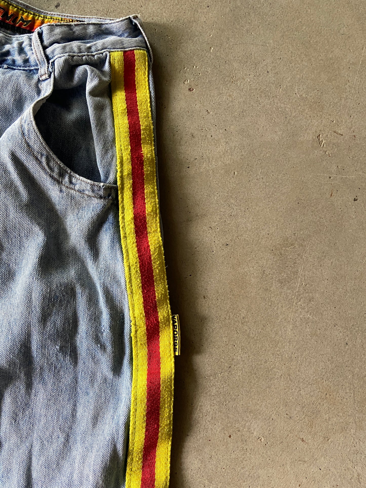 Vapor95 Stripe Rave Capri Jeans Sz 28
