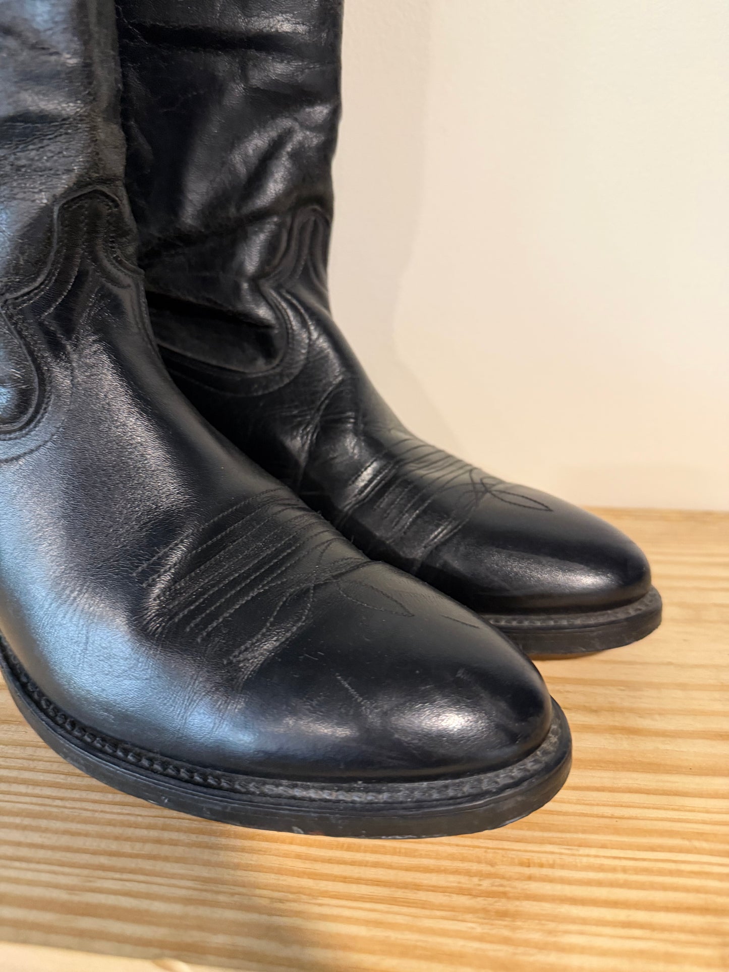 Preowned Dingo Black Boots Size 11D 102001 5910