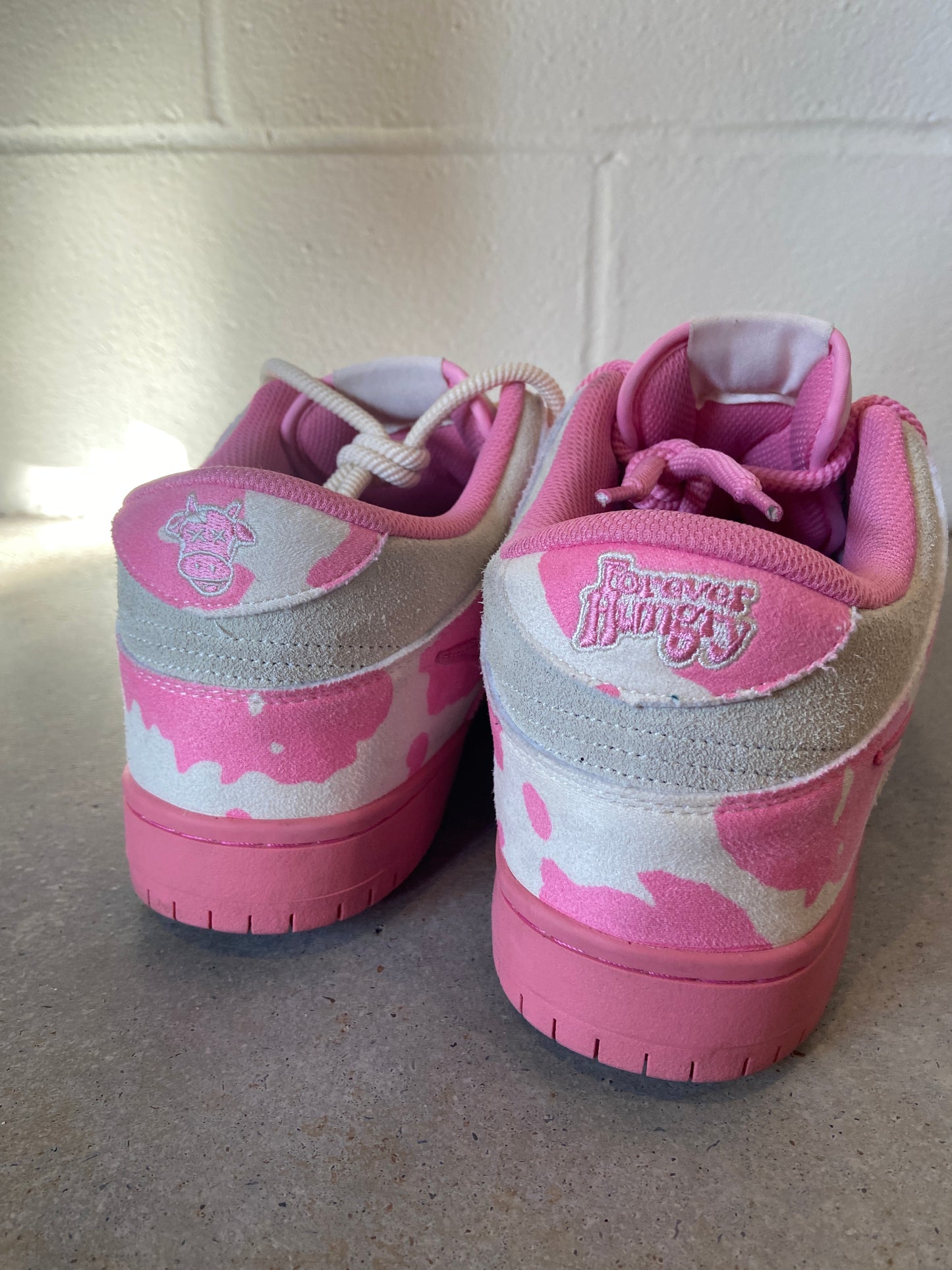Preowned Sad Boy Saga Skywalker Strawberry Milk Men’s Sz 12M/13.5W