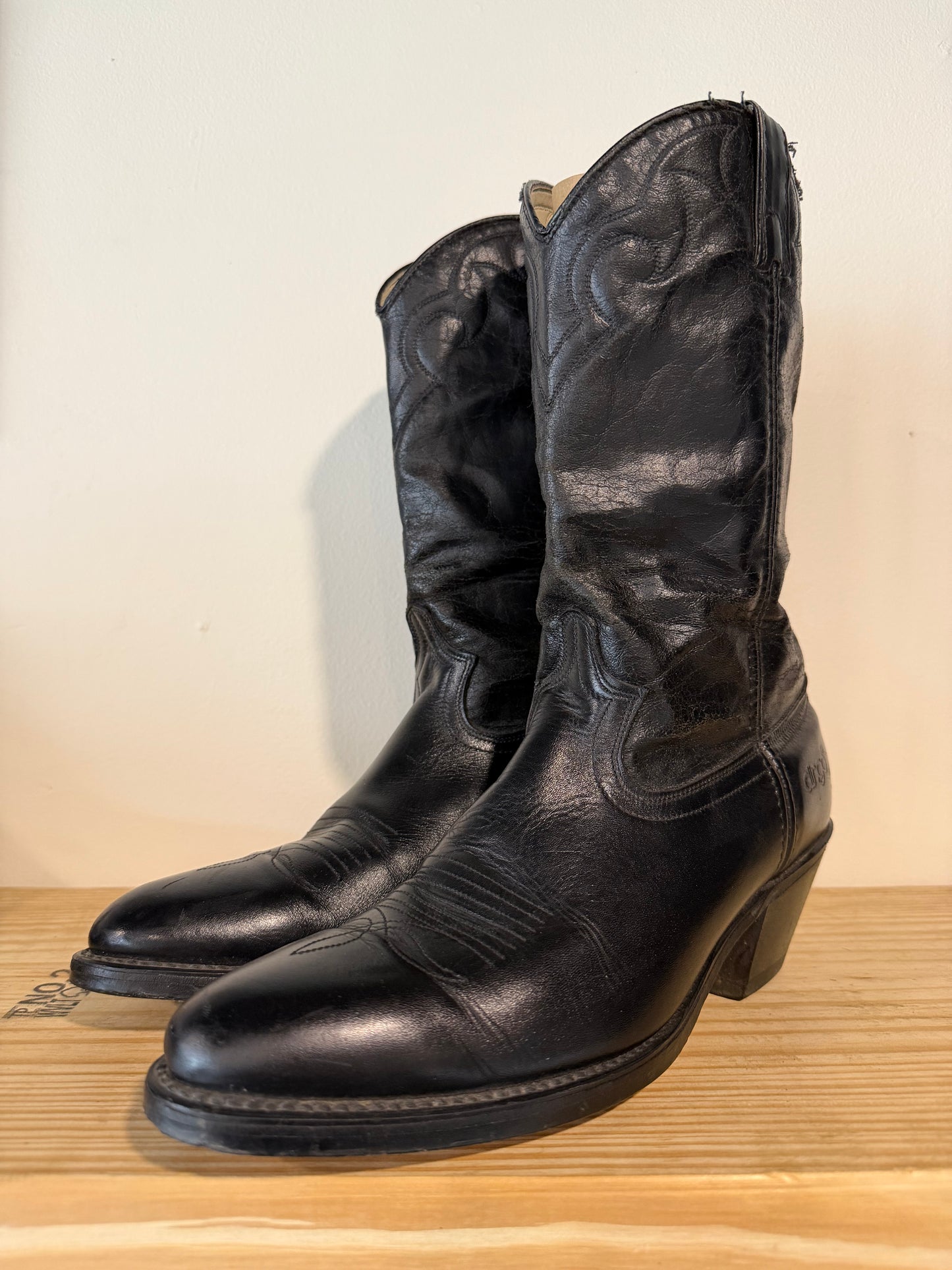 Preowned Dingo Black Boots Size 11D 102001 5910