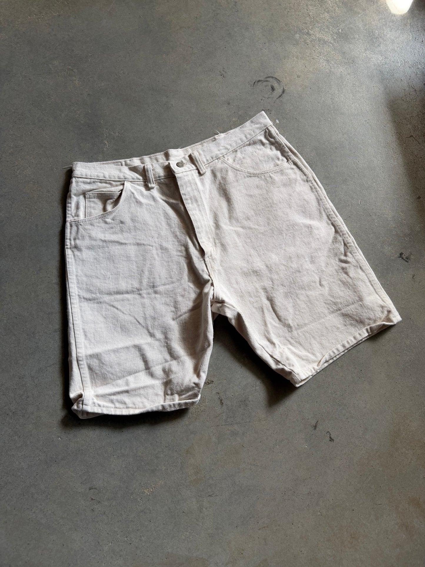 VTG Wrangler Cream Shorts Sz 38