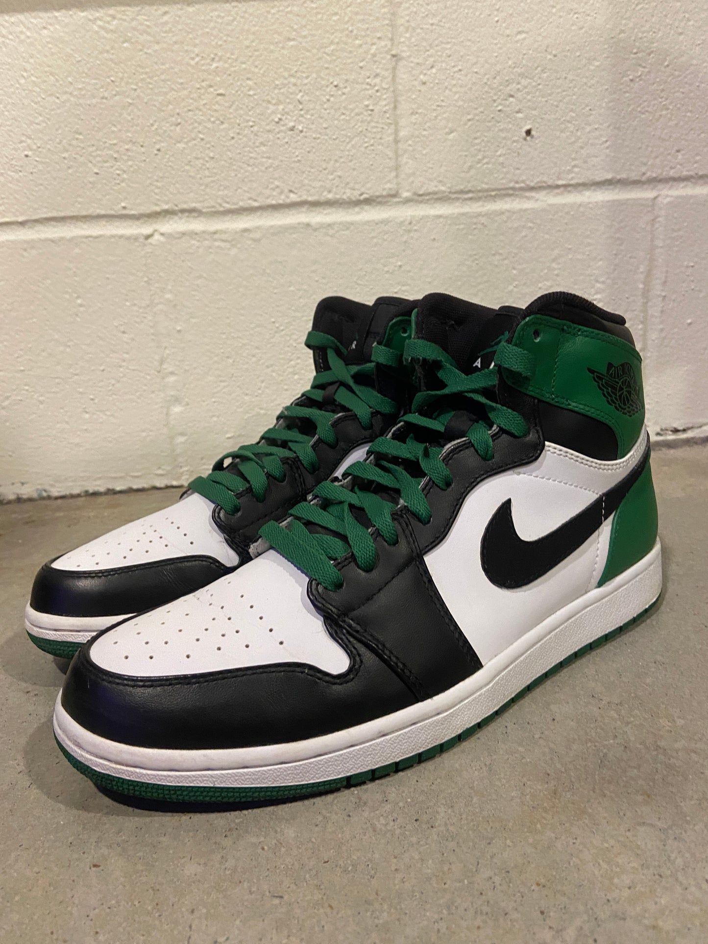 Preowned Jordan 1 Retro Defining Moments Celtics (DMP) Sz 10M/11.5W