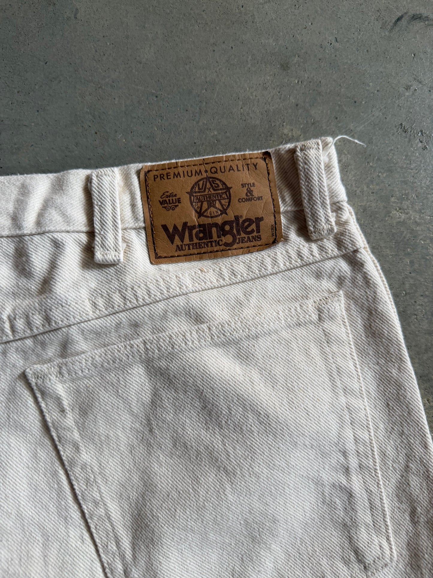 VTG Wrangler Cream Shorts Sz 38