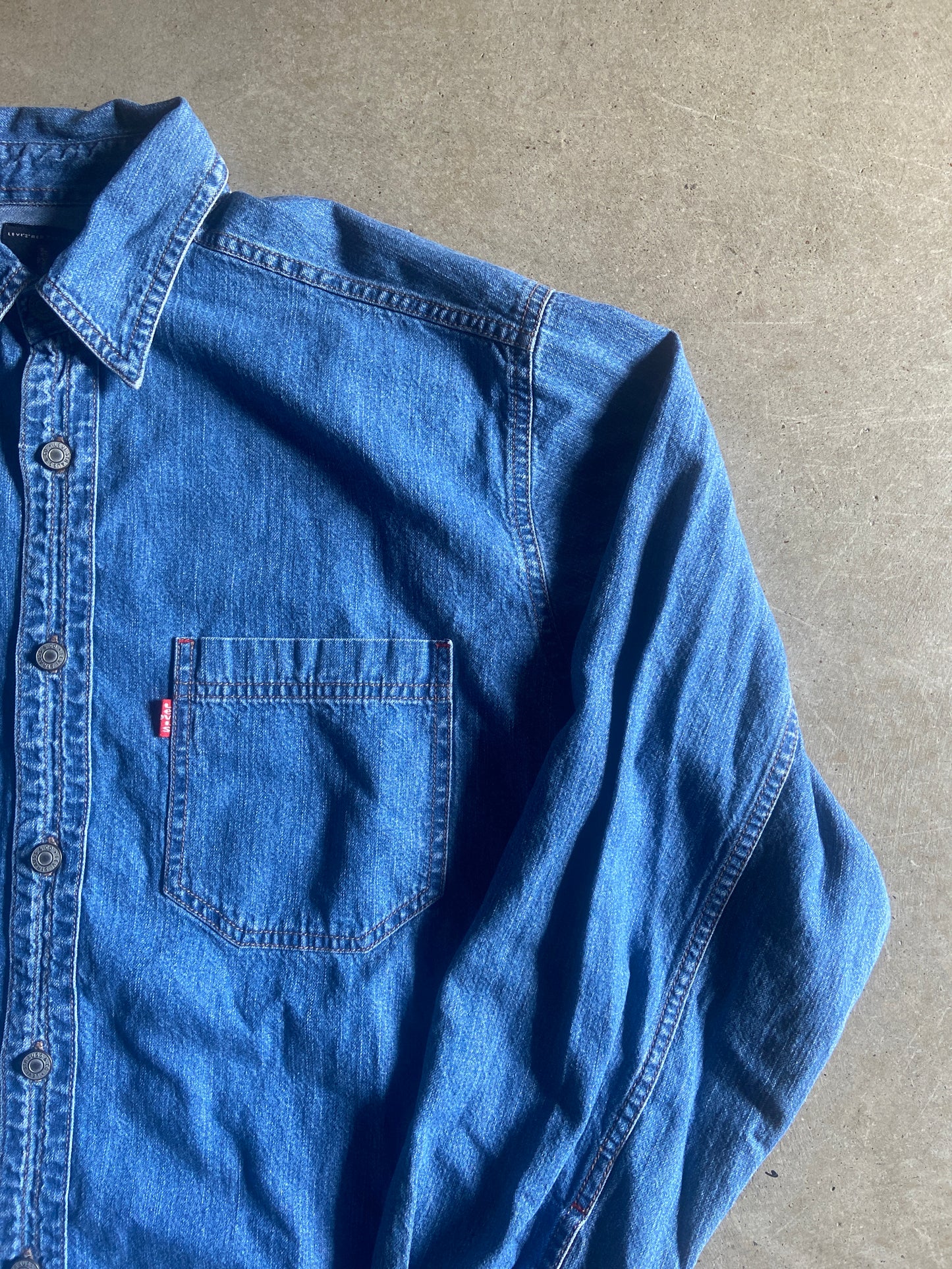 Levis Denim Button Up Shirt Sz M/L