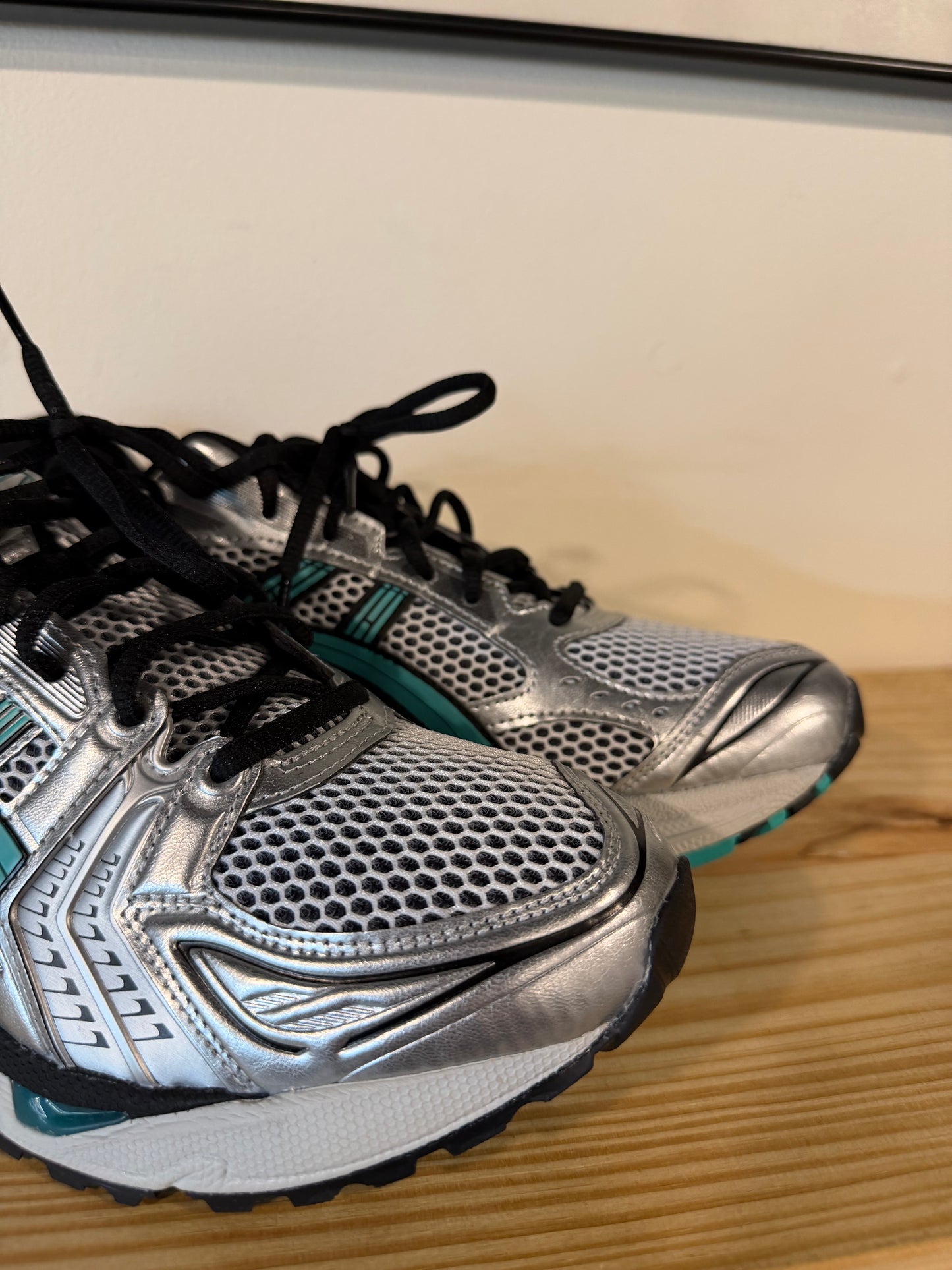 Preowned ASICS Gel-Kayano 14 Tiffany Sz 11M/12.5W