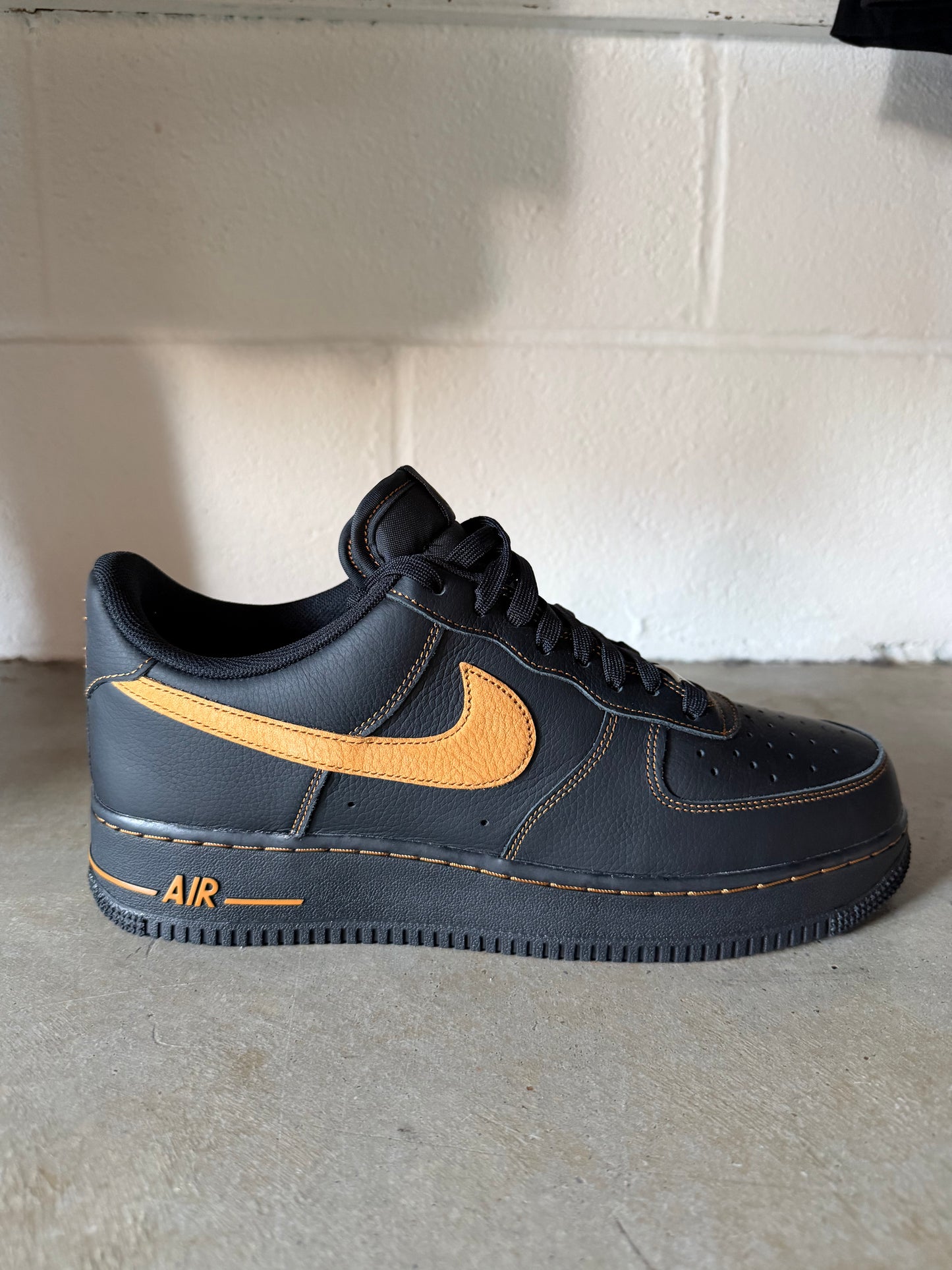 Nike Air Force 1 Low '07 LV8 Black Desert Ochre Sz 10.5M/12W