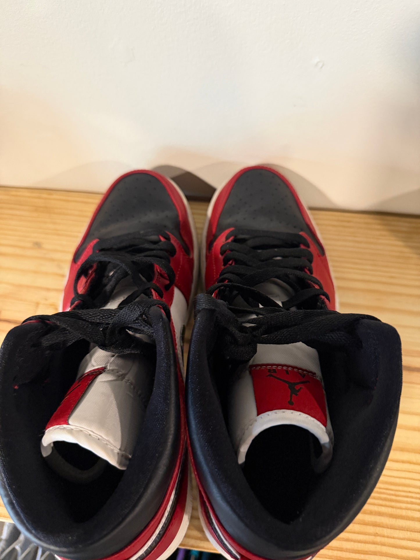 Preowned Air Jordan 1 Mid 'Chicago Black Toe' Sz 10