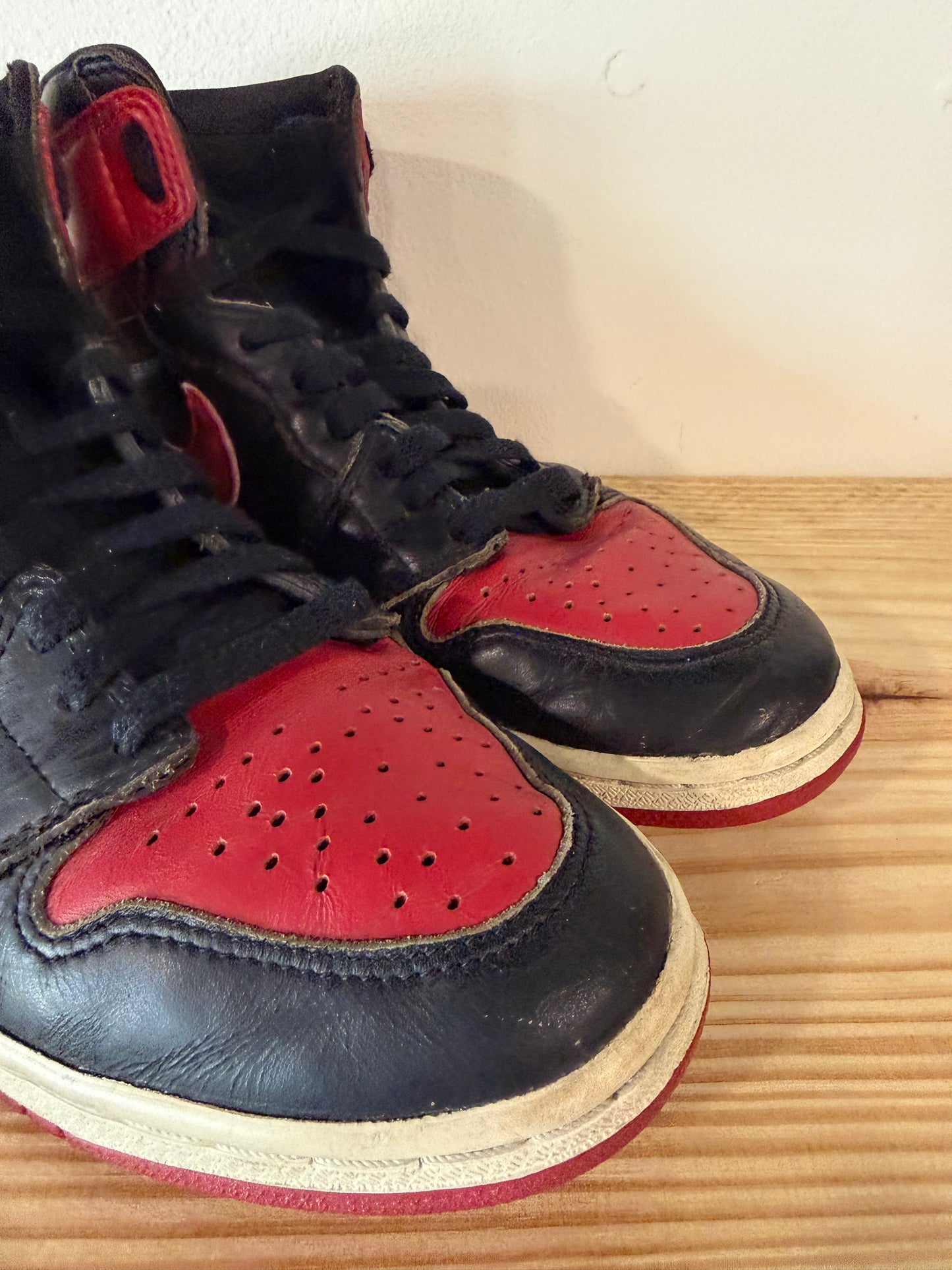 Preowned 1994 Air Jordan 1 "Bred" Sz 8M/9.5W