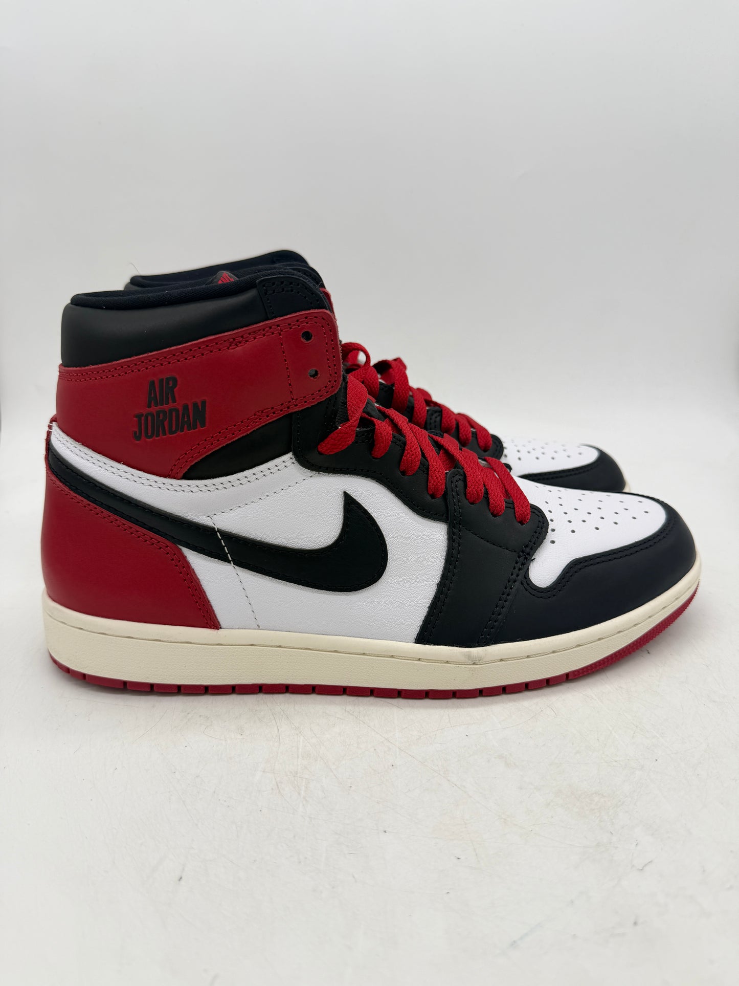 Preowned Air Jordan 1 Retro High OG 'Black Toe Reimagined' Sz 10.5M/12W DZ5485-106