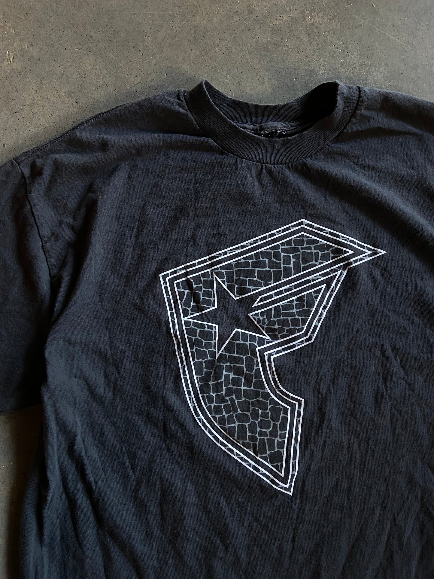 Y2K Famous Stars and Straps Tee Sz L