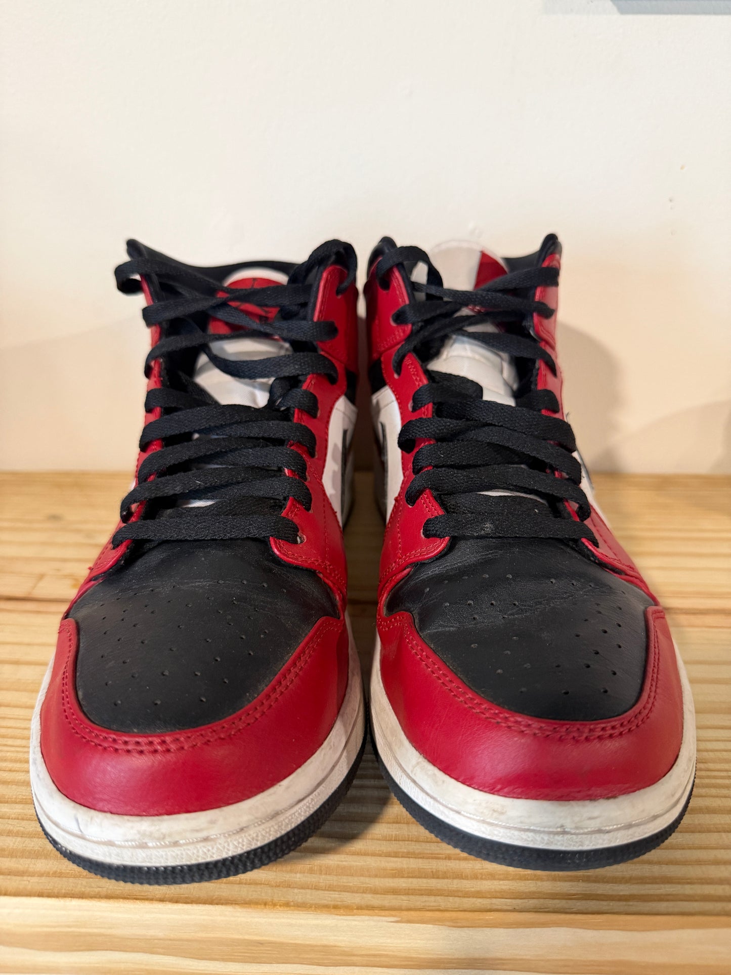 Preowned Air Jordan 1 Mid 'Chicago Black Toe' Sz 10