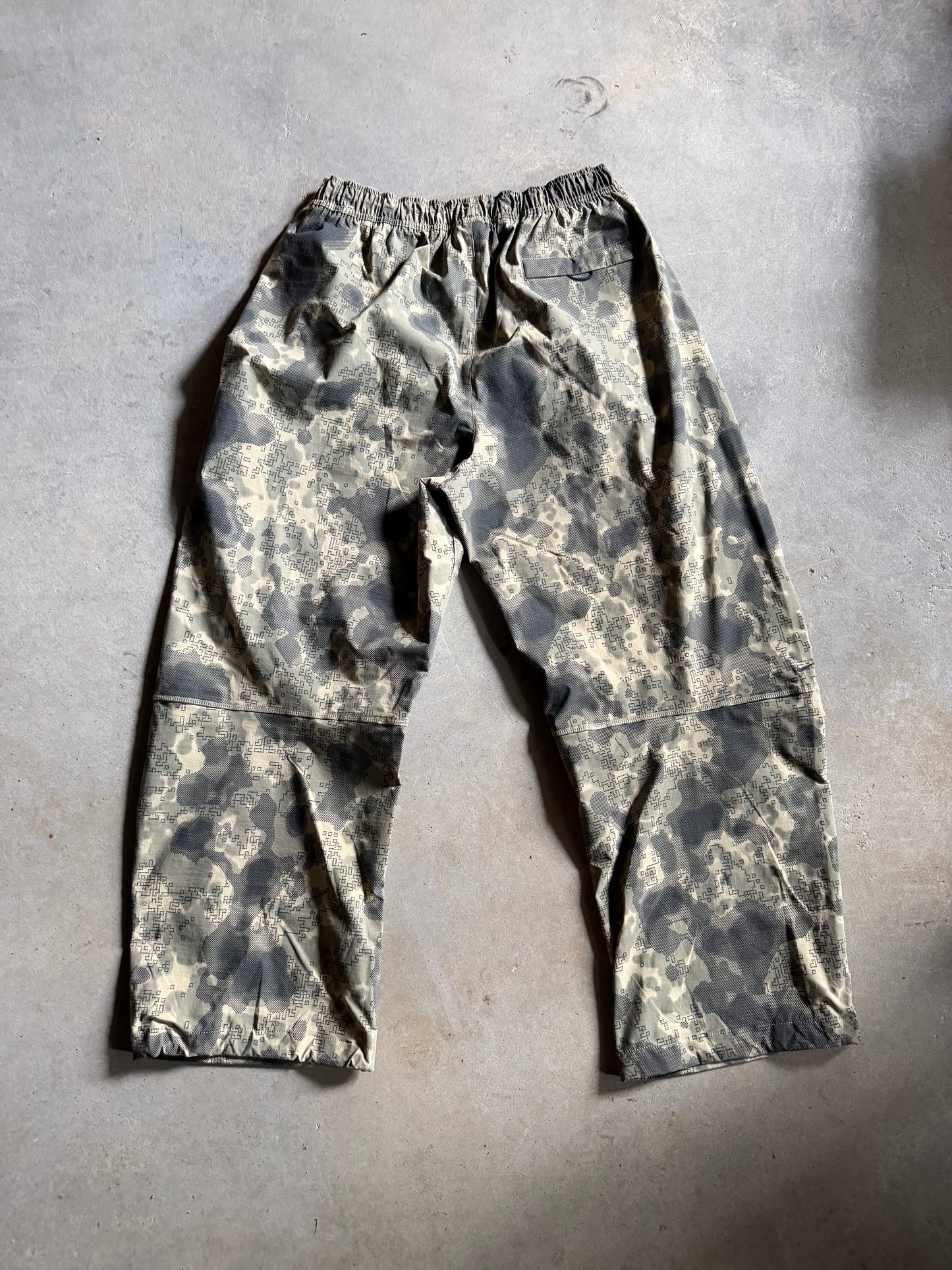 Nike Green Tech Camo Pants Sz L