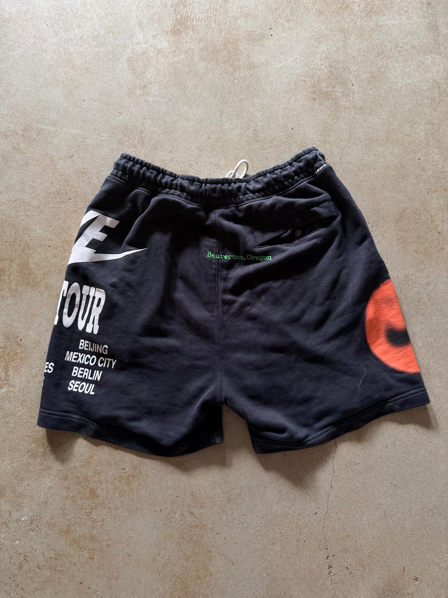 Nike World Tour Black Shorts Sz M