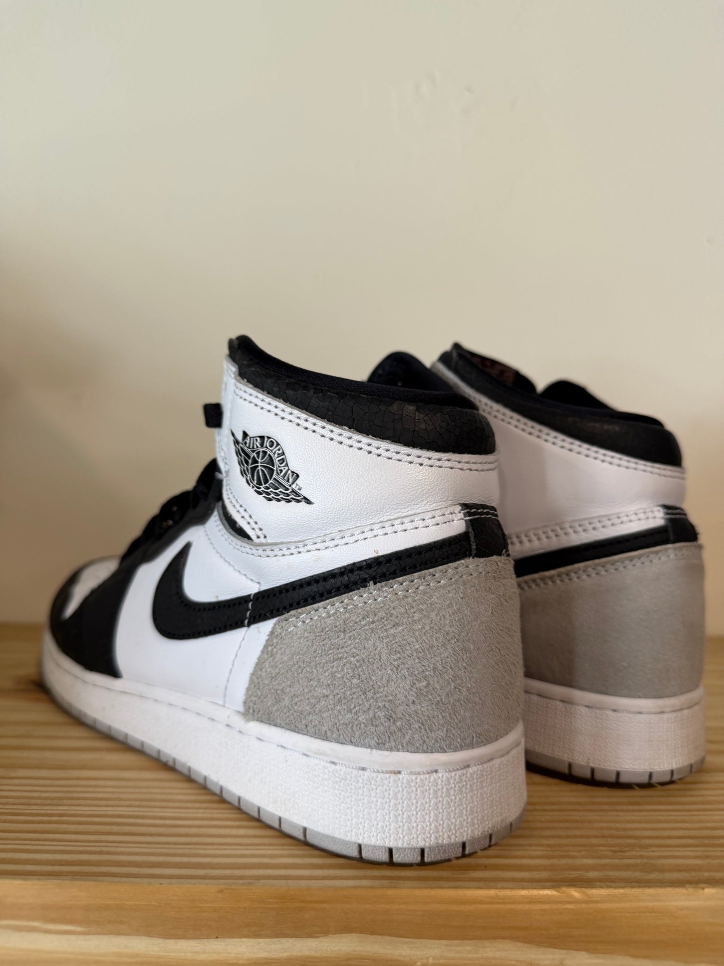 Preowned Jordan 1 Retro High OG Bleached Coral (GS) Sz 7Y/8.5W