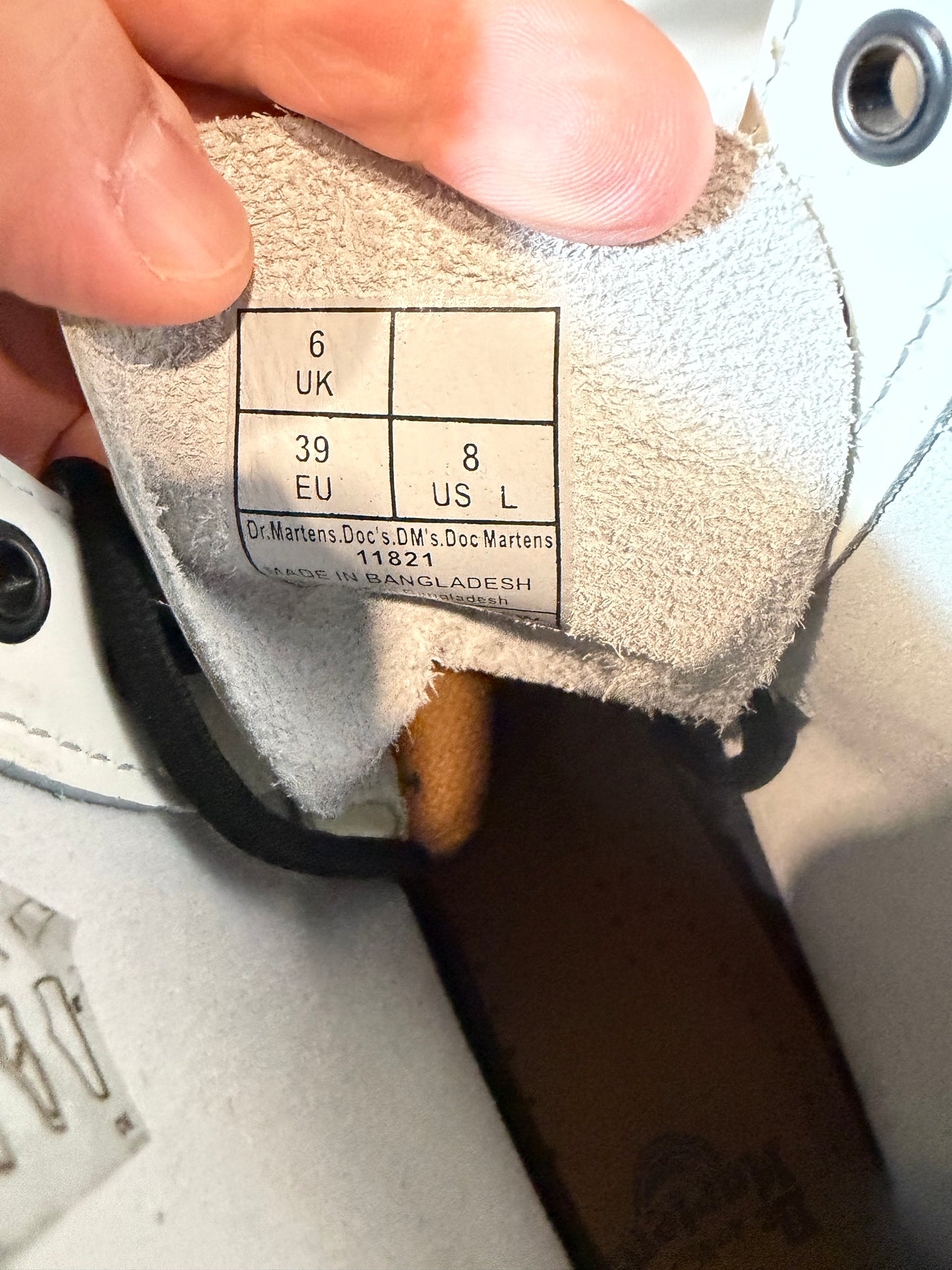 Preowned Dr. Martens 1460 Smooth Leather Lace Up White Boot Sz 8L