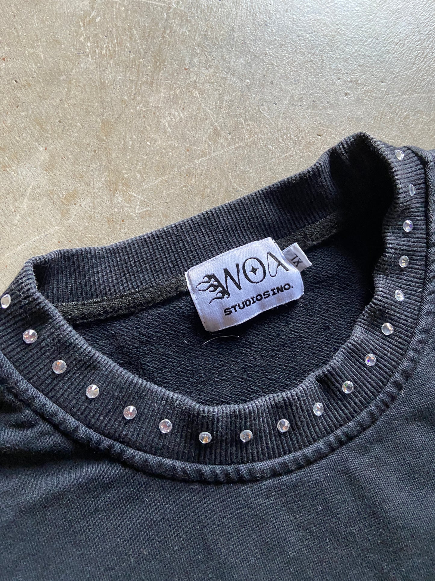 Work of Art Studios INO Cropped Sweatshirt Sz XL