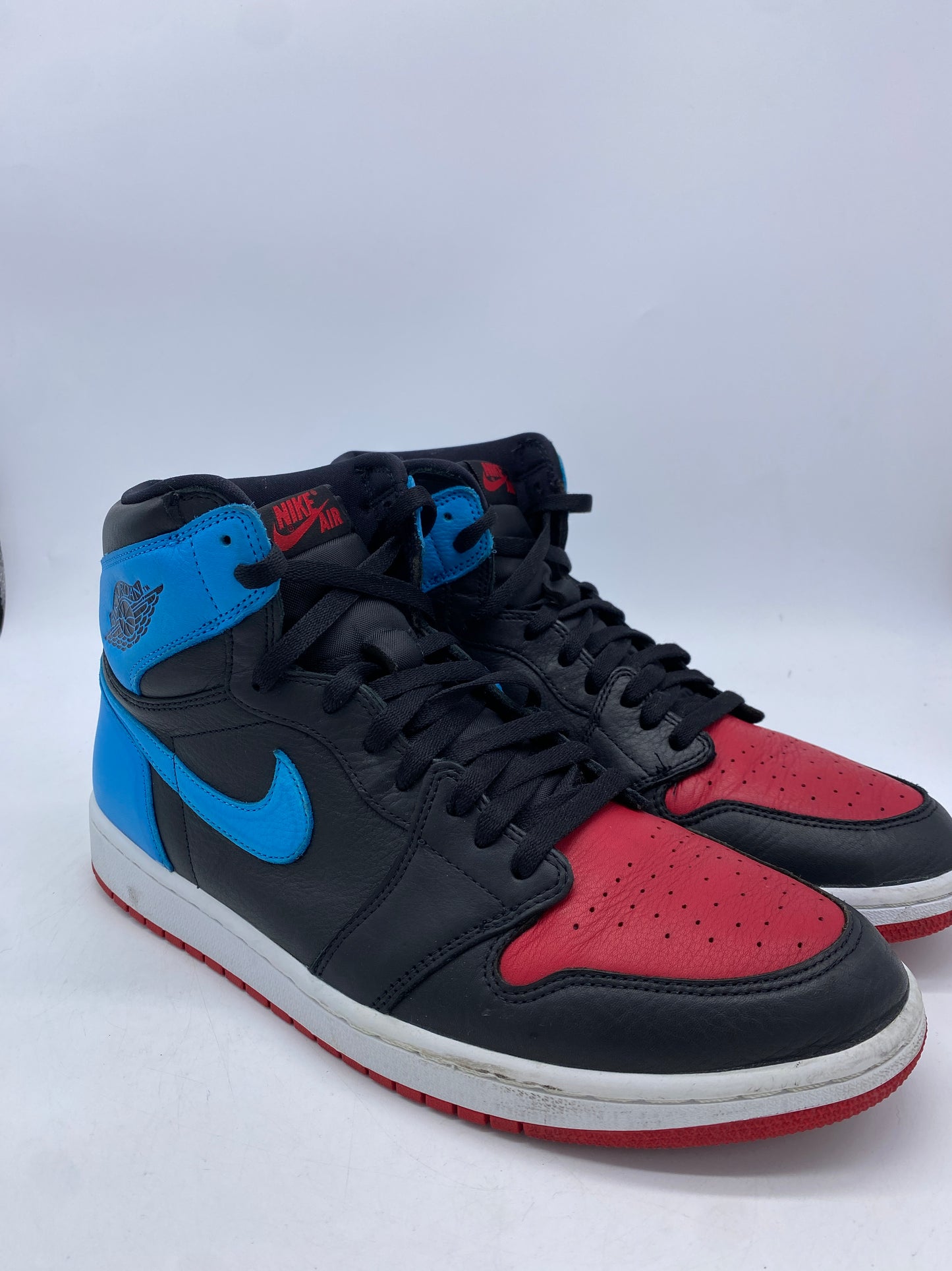 Load image into Gallery viewer, Preowned Jordan 1 Retro High NC to Chi Leather Sz 12.5M/14W

