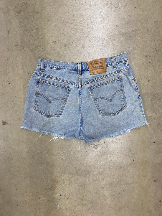 Load image into Gallery viewer, VTG Levis Blue Jean Shorts Sz 14
